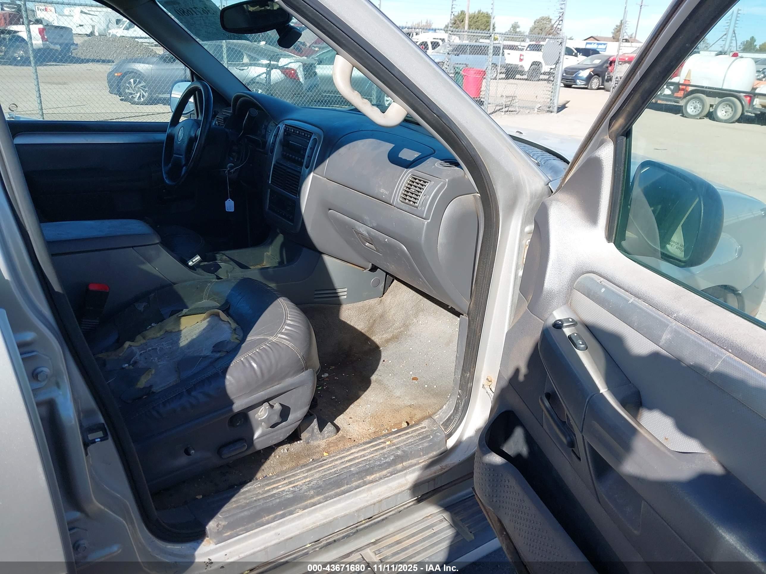 MERCURY MOUNTAINEER image 5
