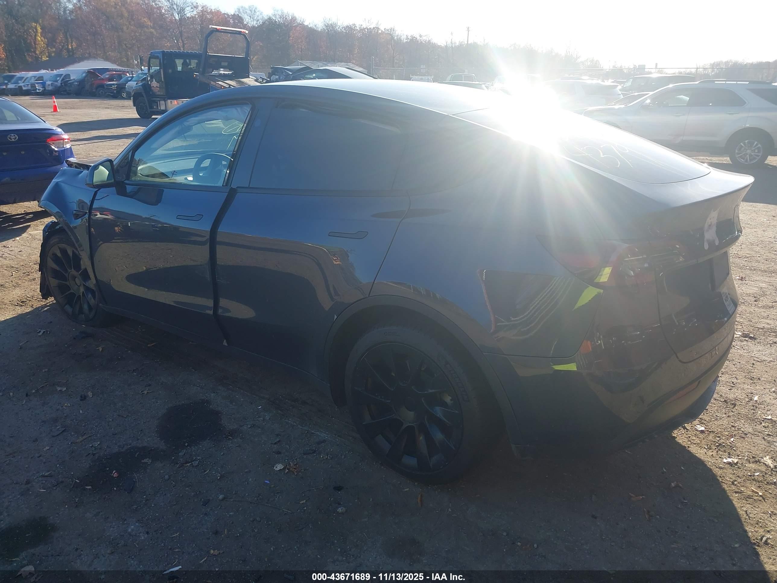 TESLA MODEL image 3