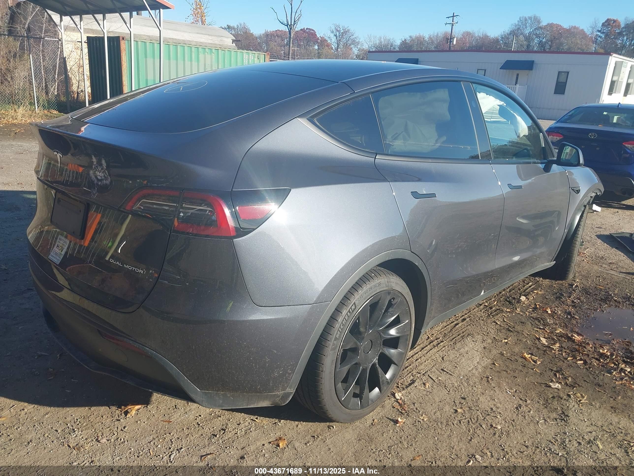 TESLA MODEL image 4