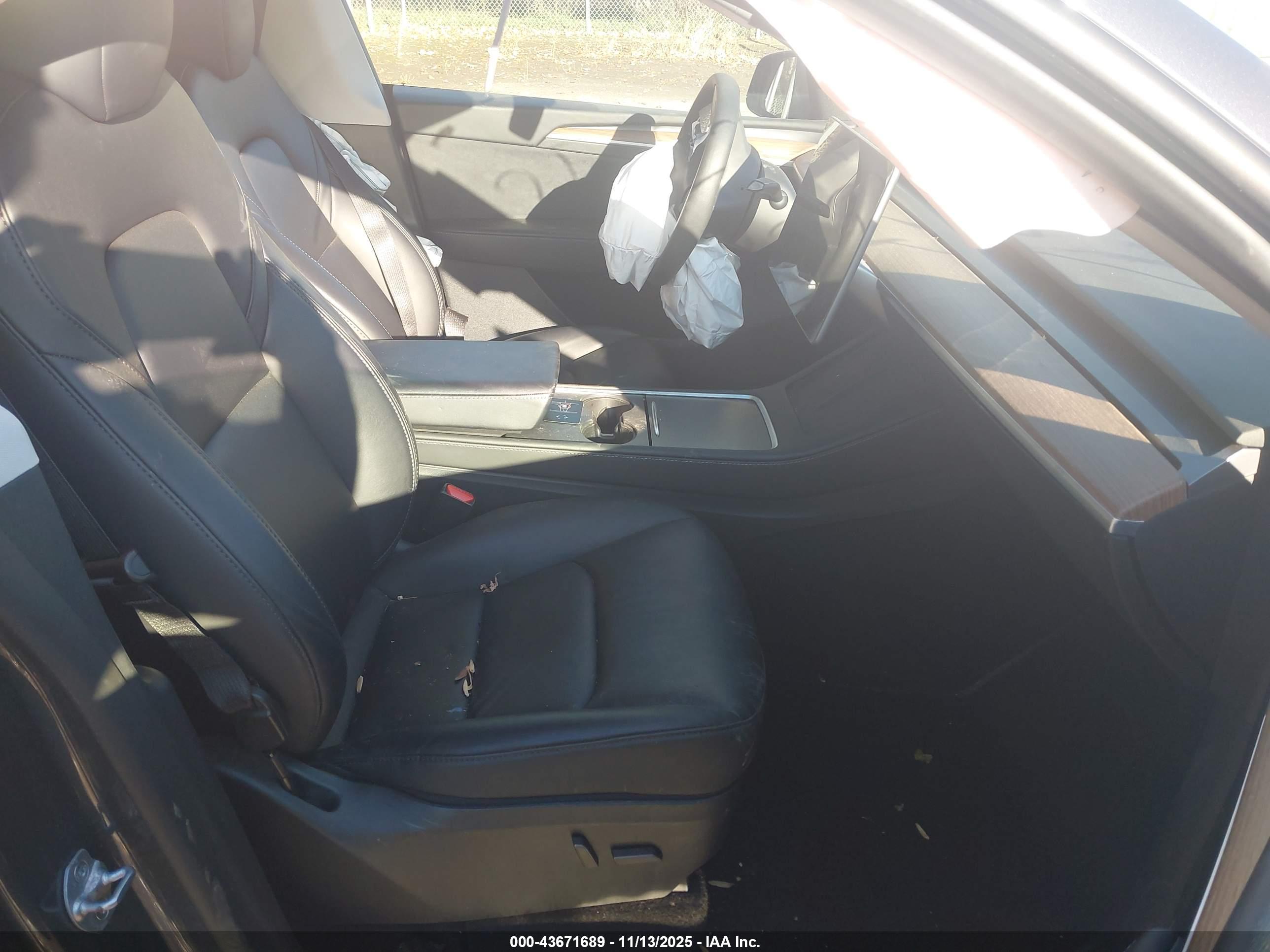 TESLA MODEL image 5