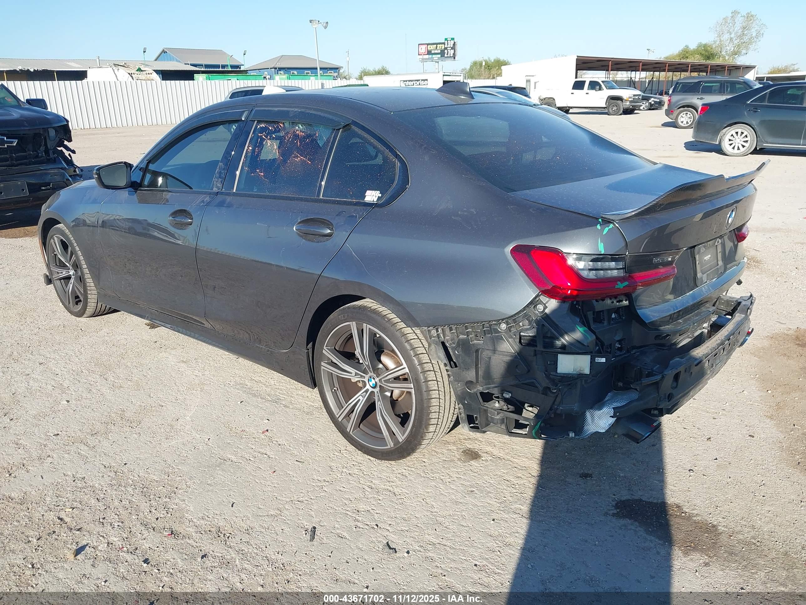 BMW 330I image 3