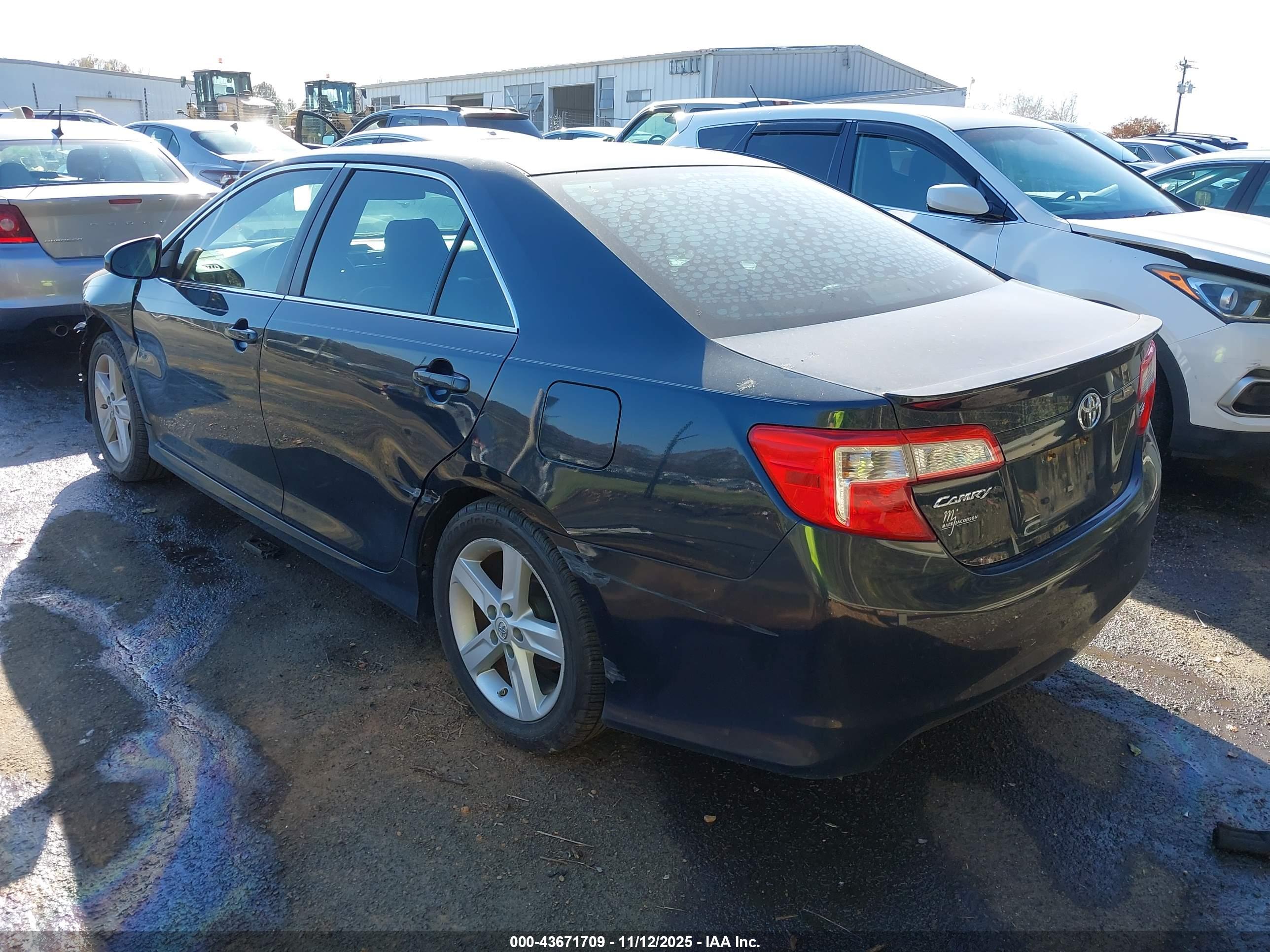 TOYOTA CAMRY image 3