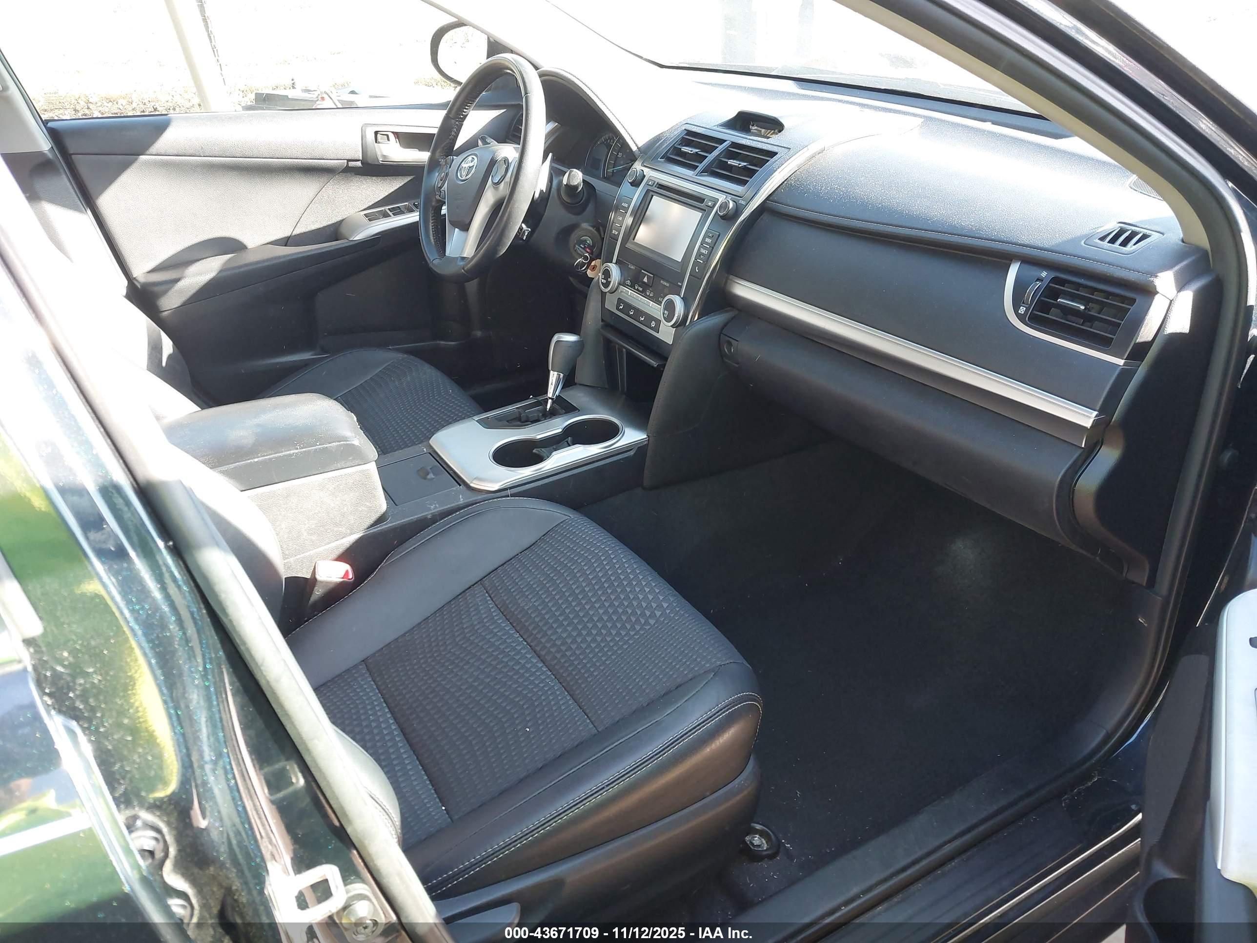 TOYOTA CAMRY image 5