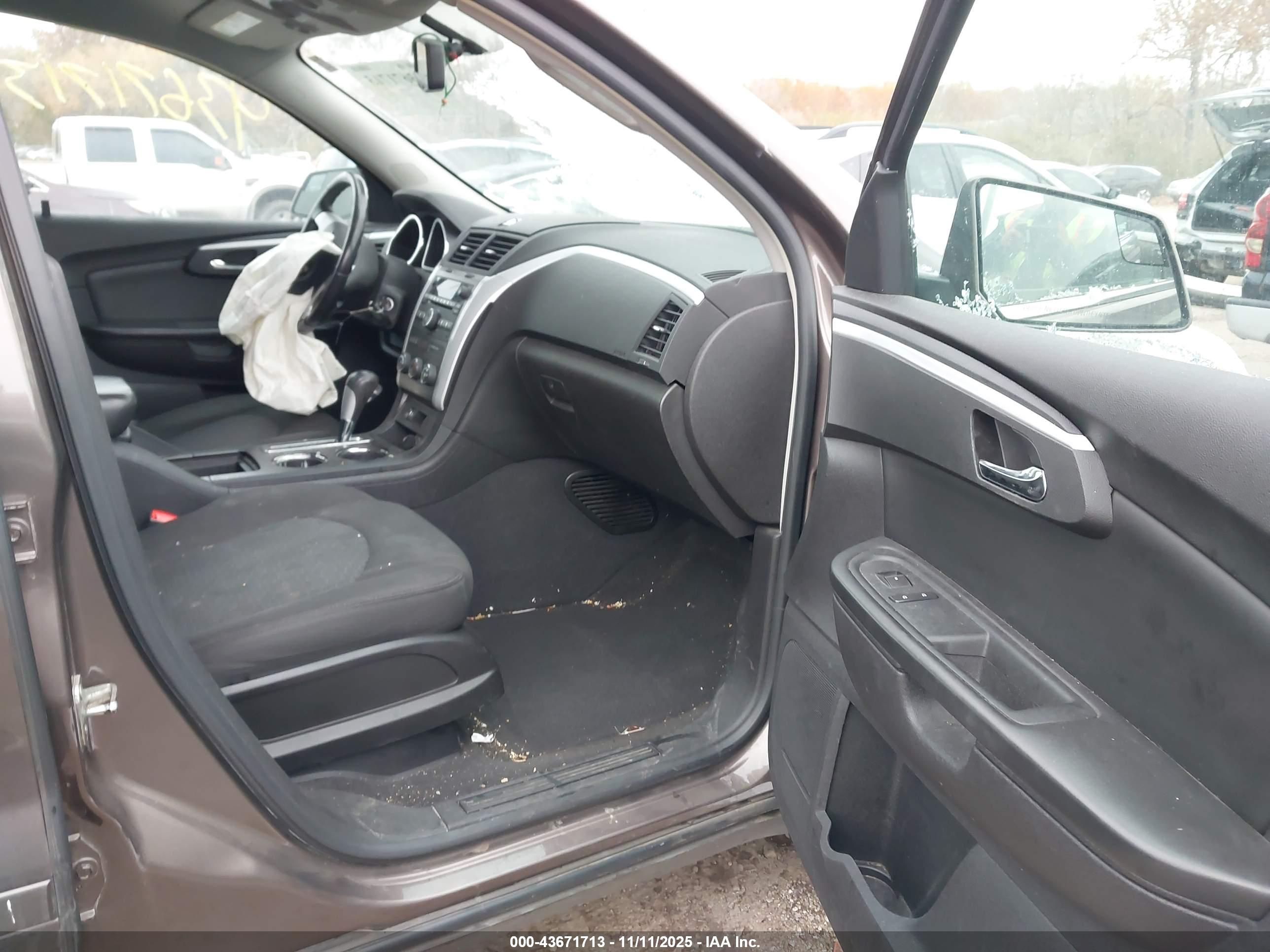 CHEVROLET TRAVERSE image 5