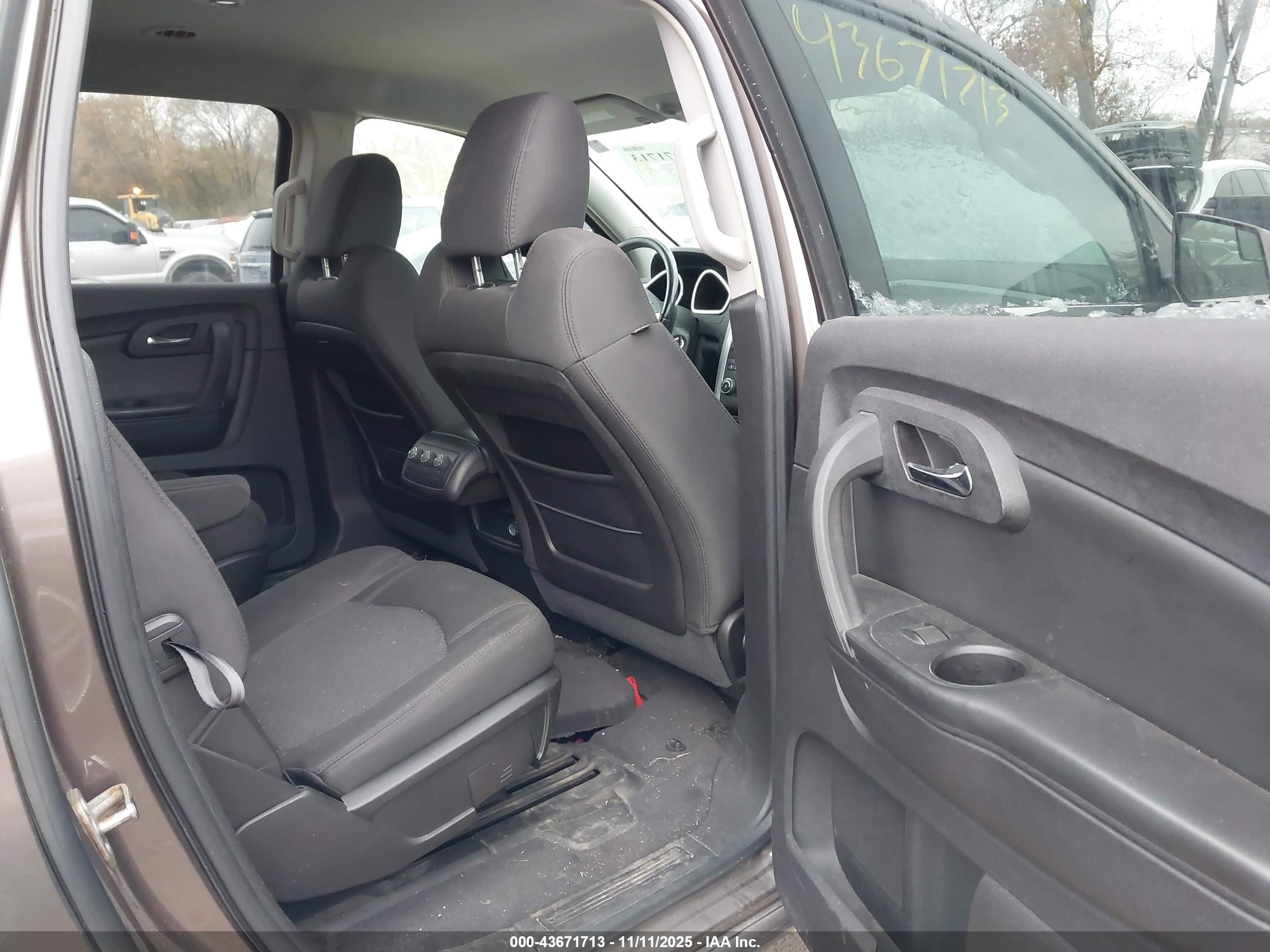 CHEVROLET TRAVERSE image 8