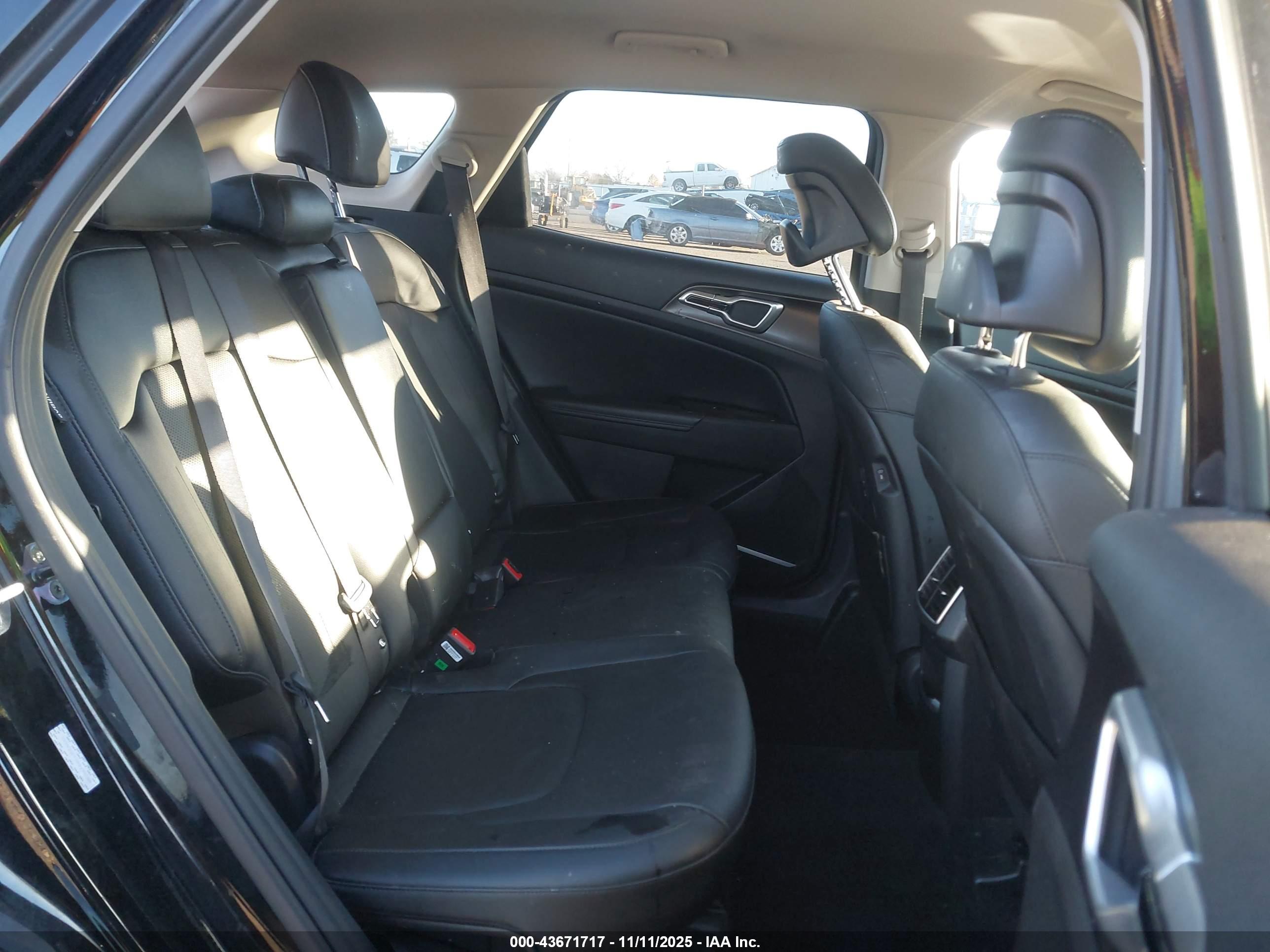 KIA SPORTAGE image 8