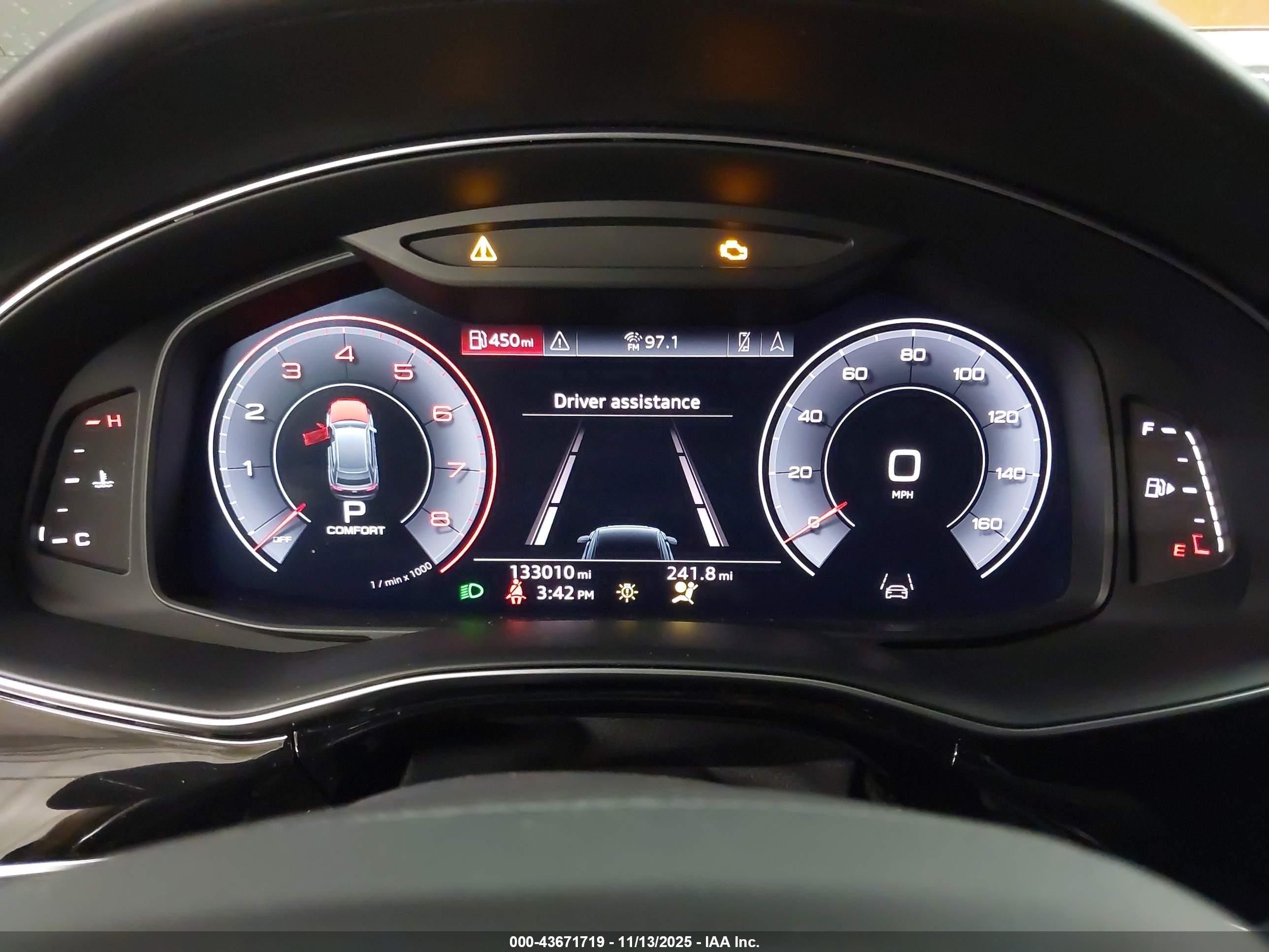 AUDI Q8 image 7