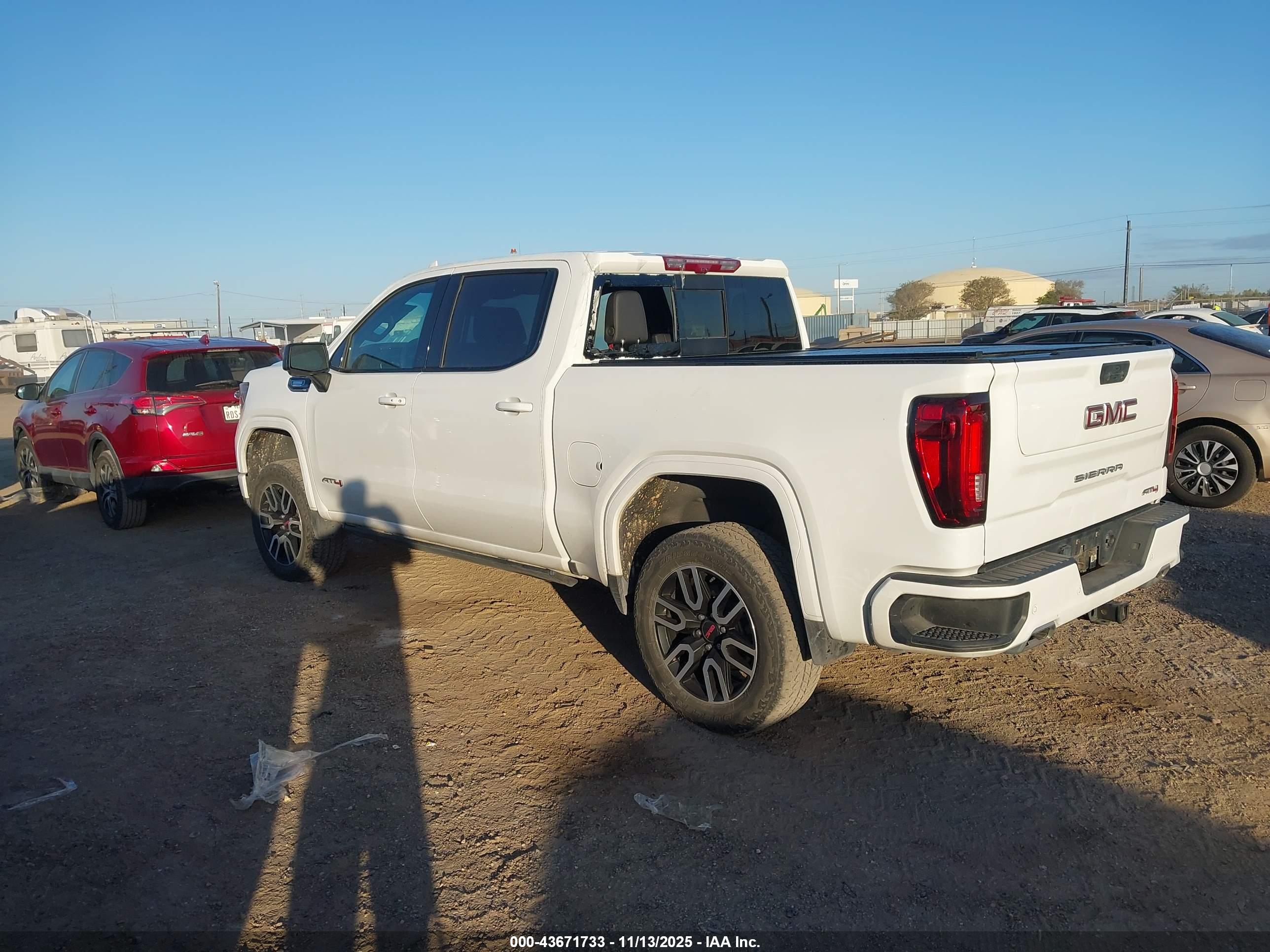 GMC SIERRA image 3
