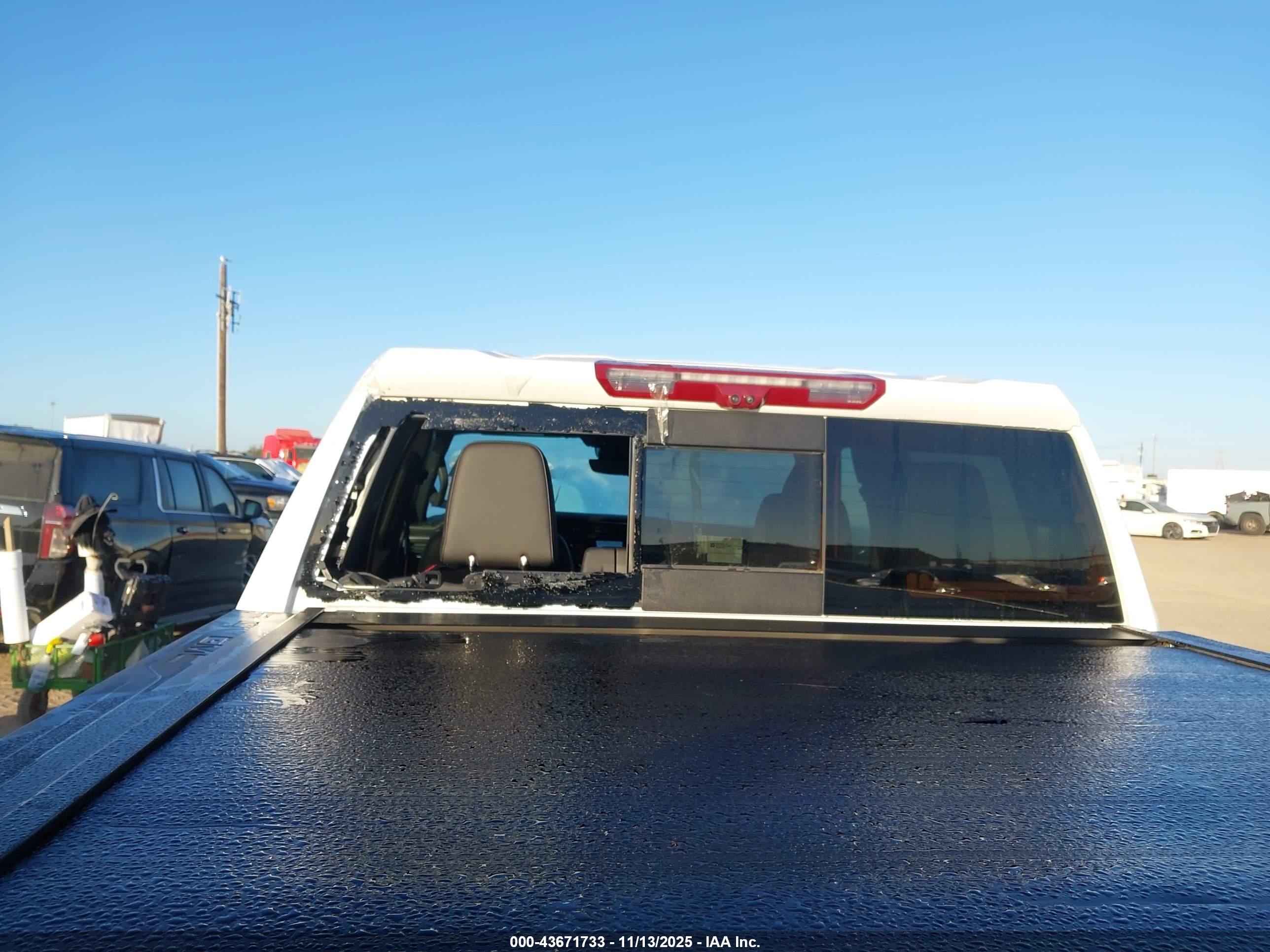 GMC SIERRA image 6