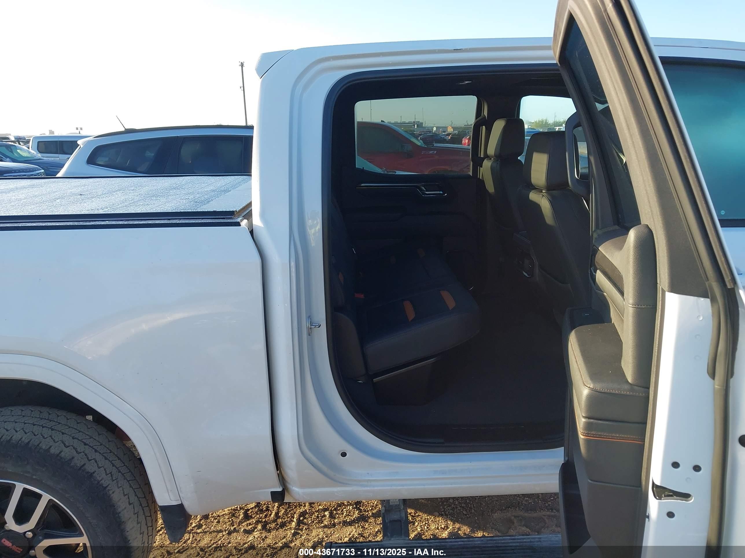 GMC SIERRA image 8