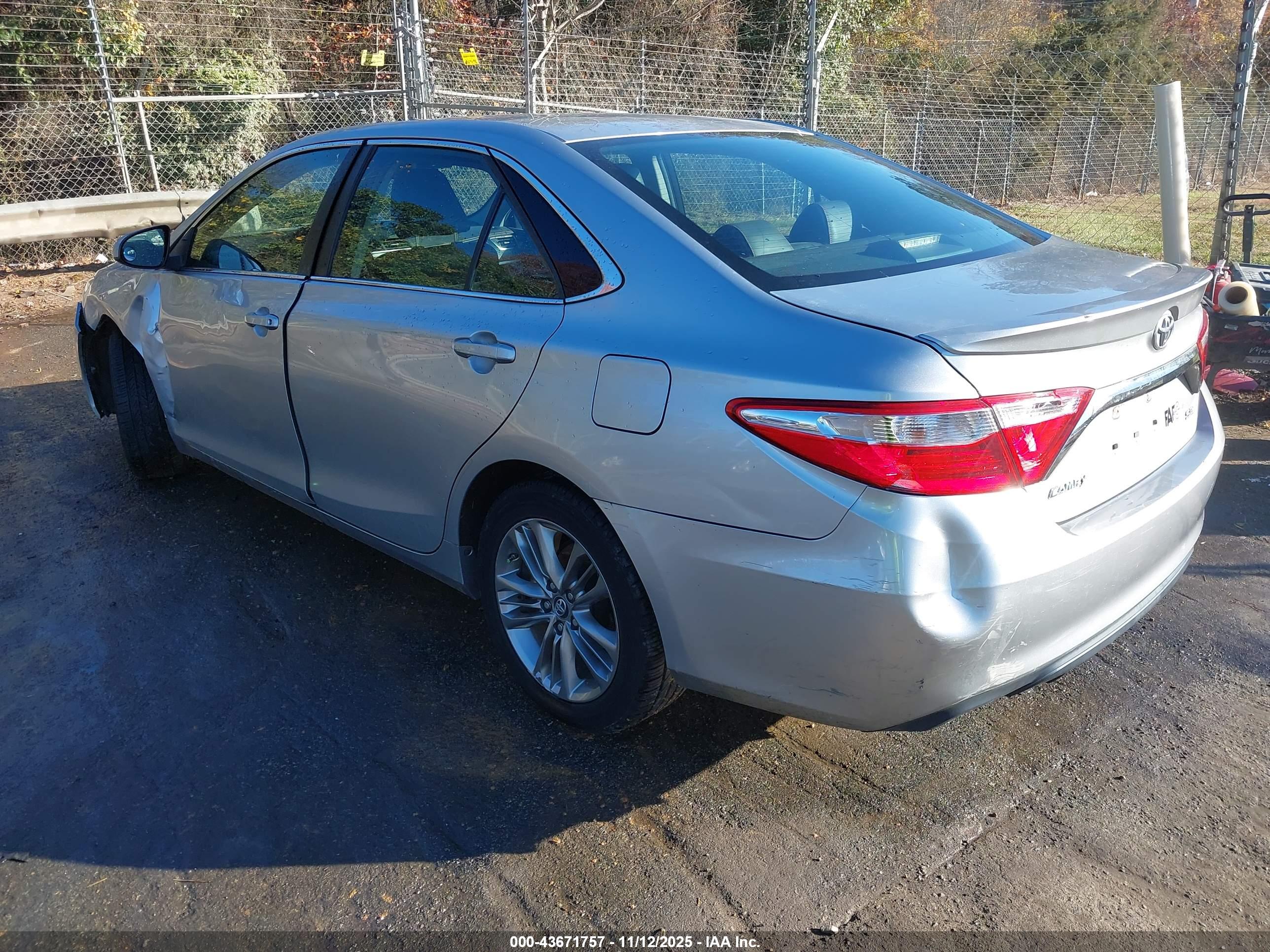 TOYOTA CAMRY image 3