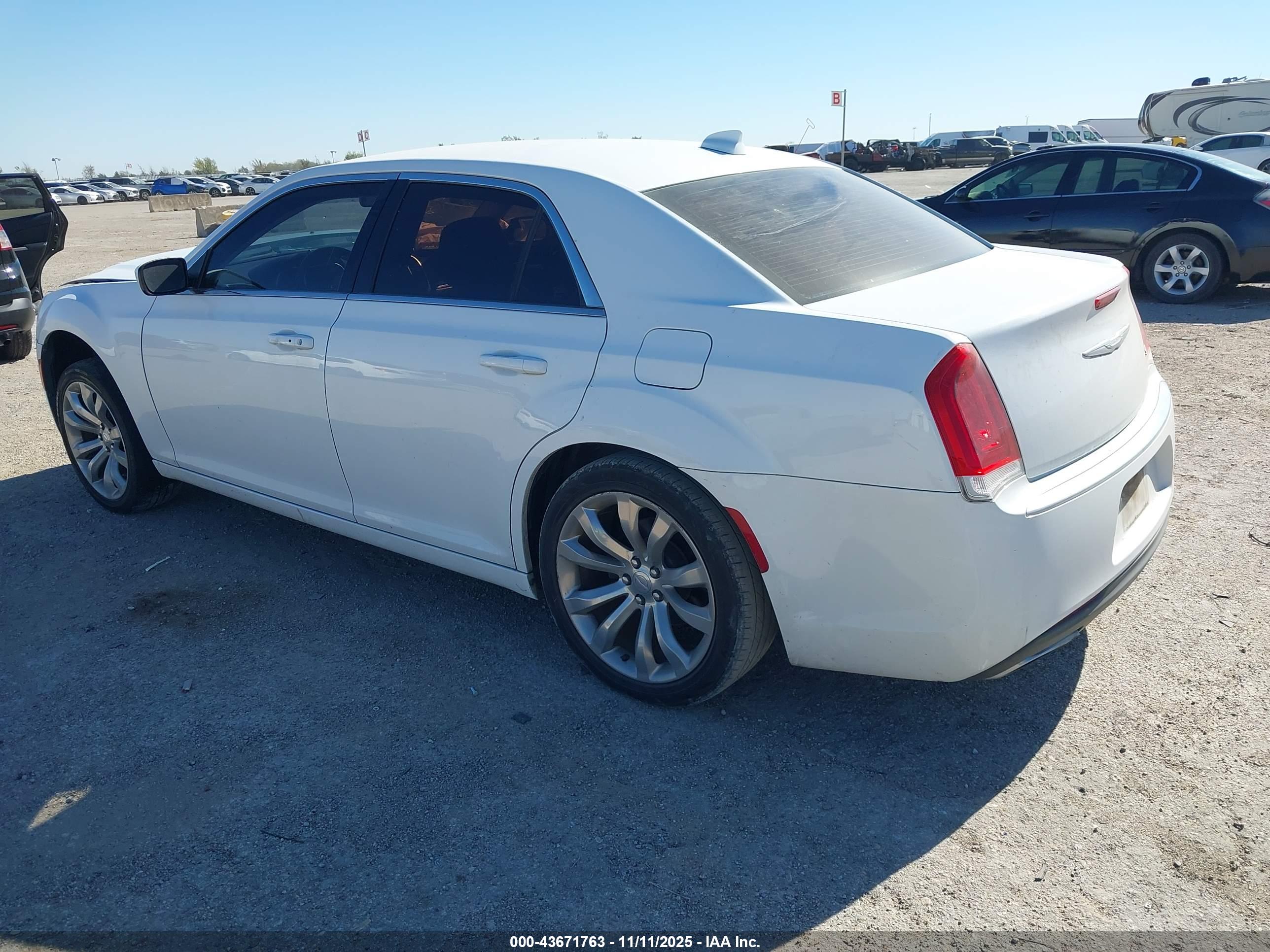 CHRYSLER 300 image 3