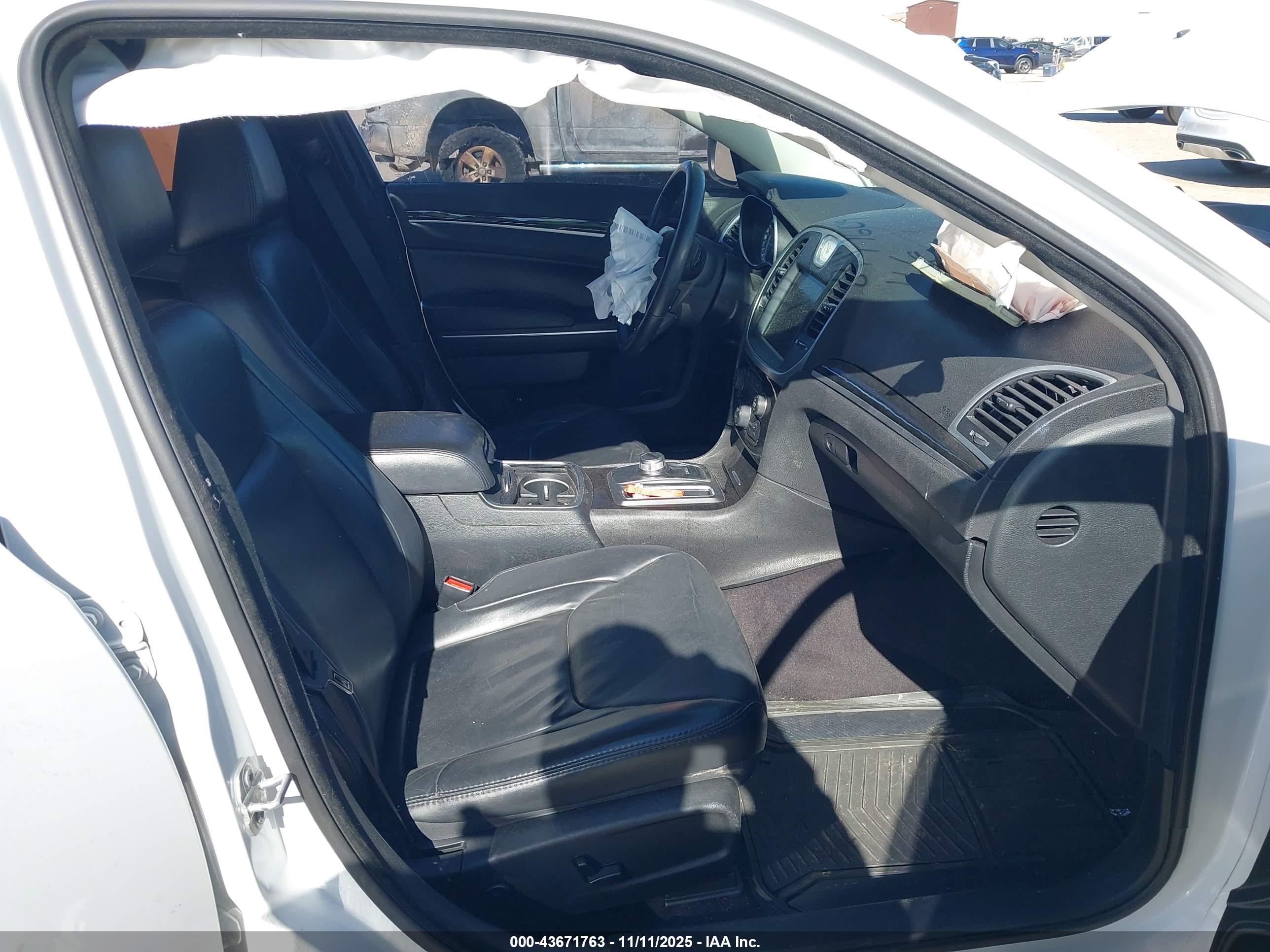 CHRYSLER 300 image 5