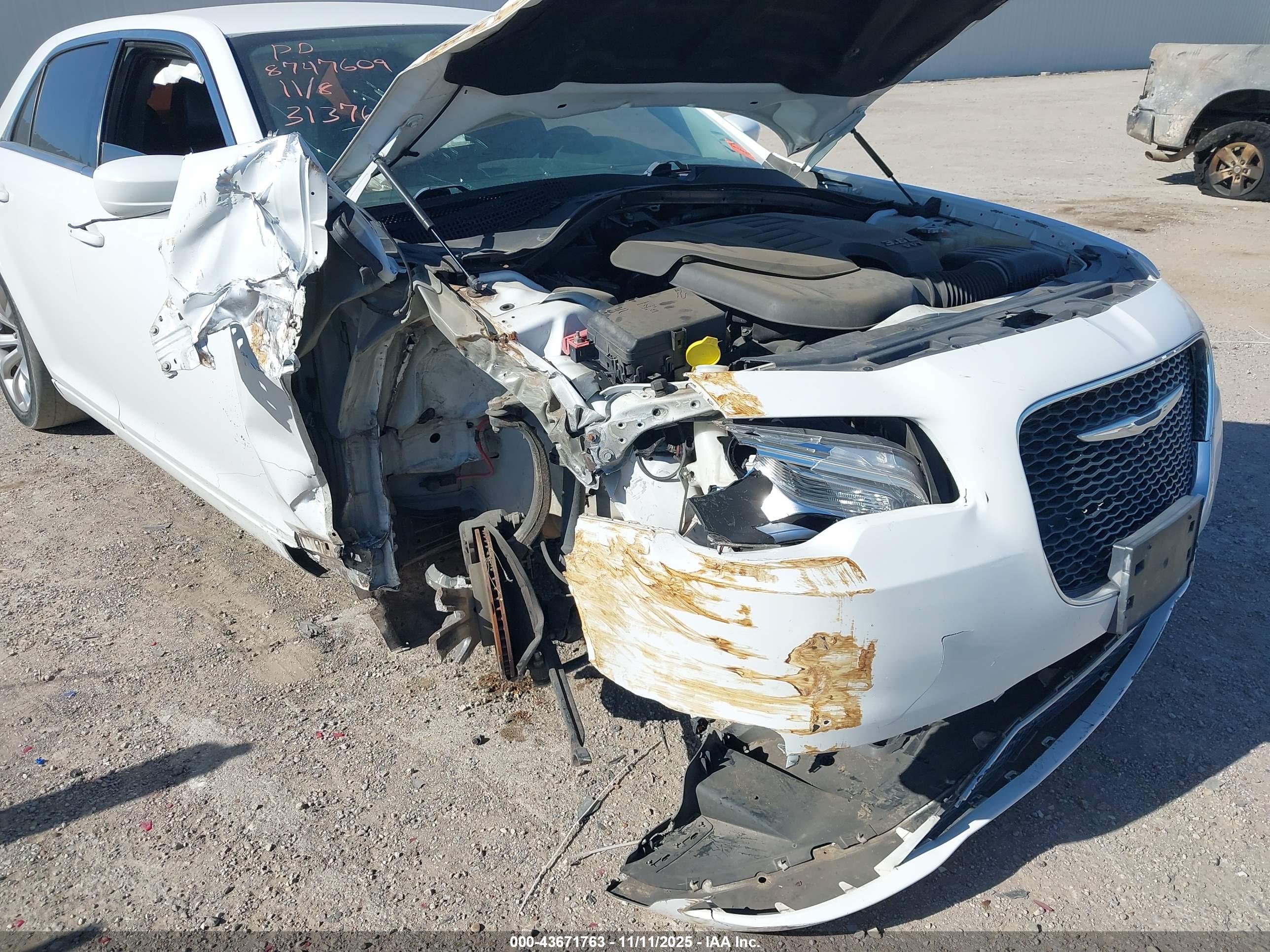 CHRYSLER 300 image 6