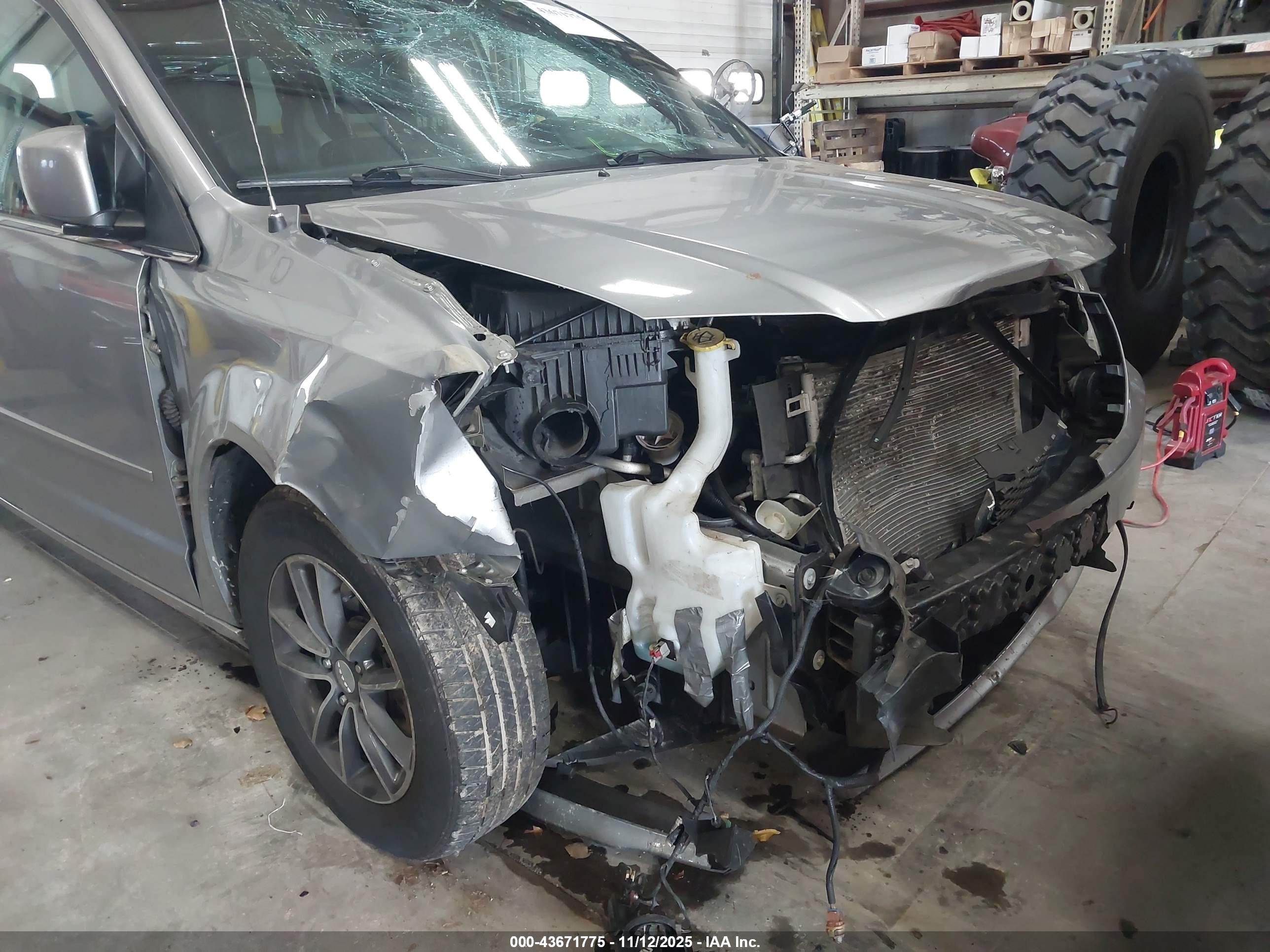 DODGE GRAND image 6