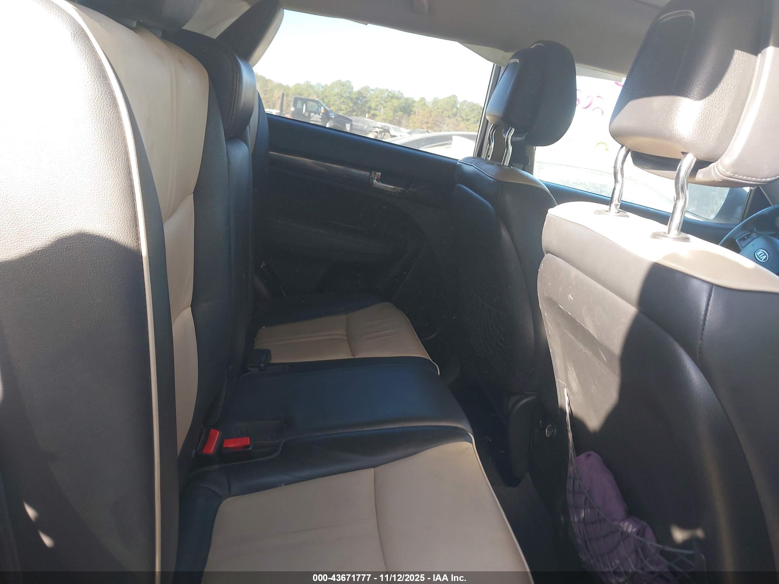 KIA SORENTO image 8