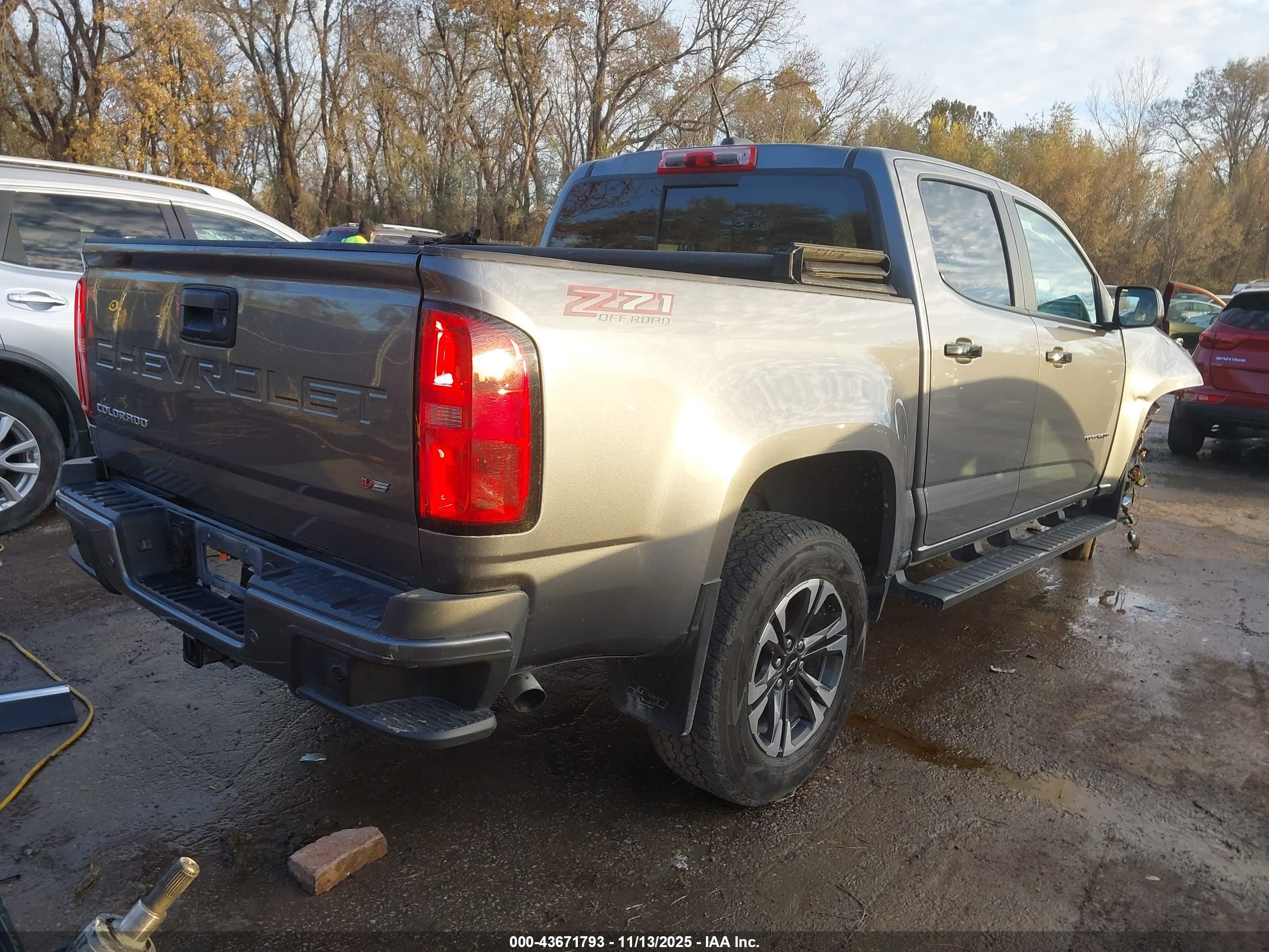 CHEVROLET COLORADO image 4