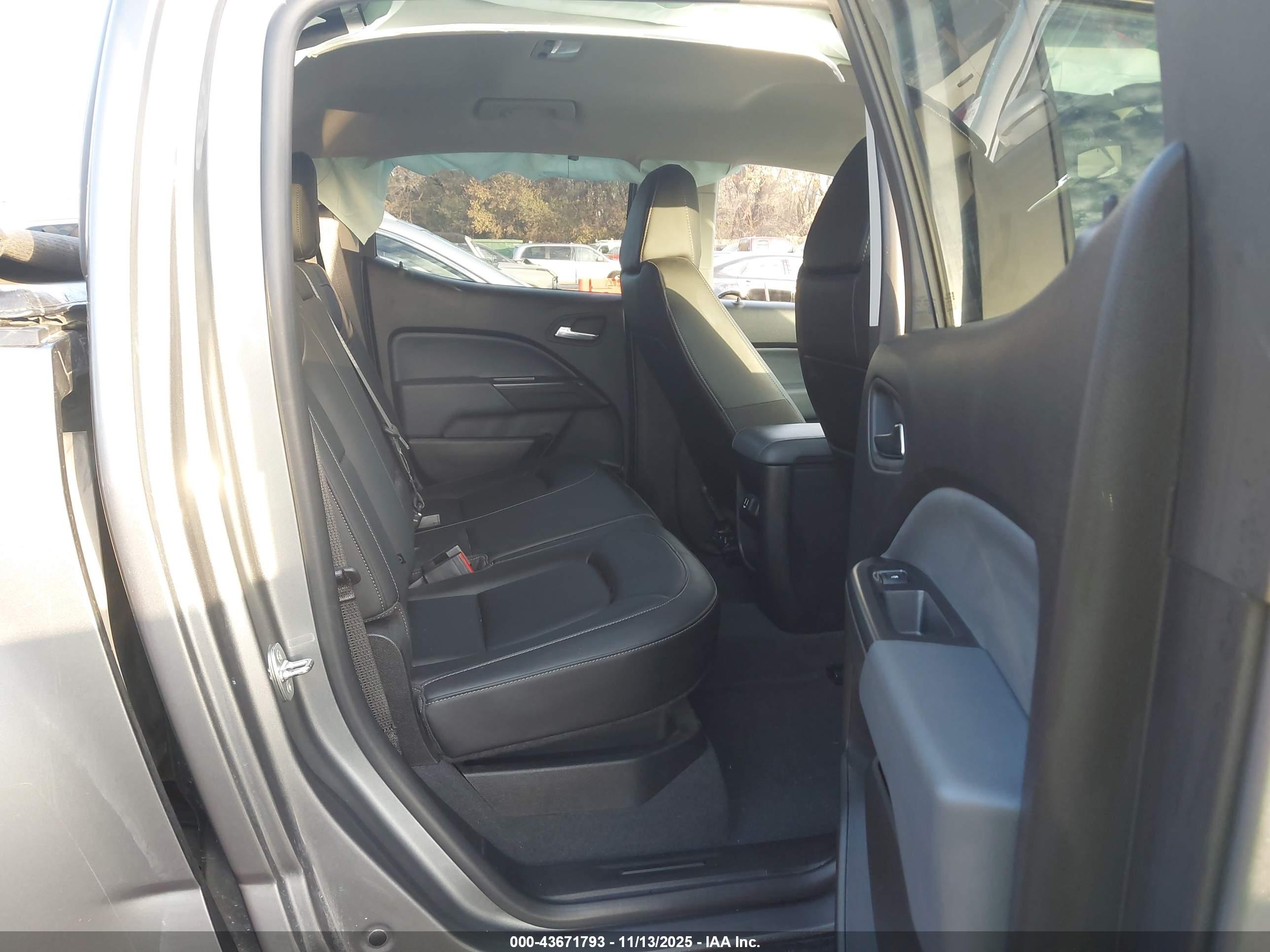 CHEVROLET COLORADO image 8