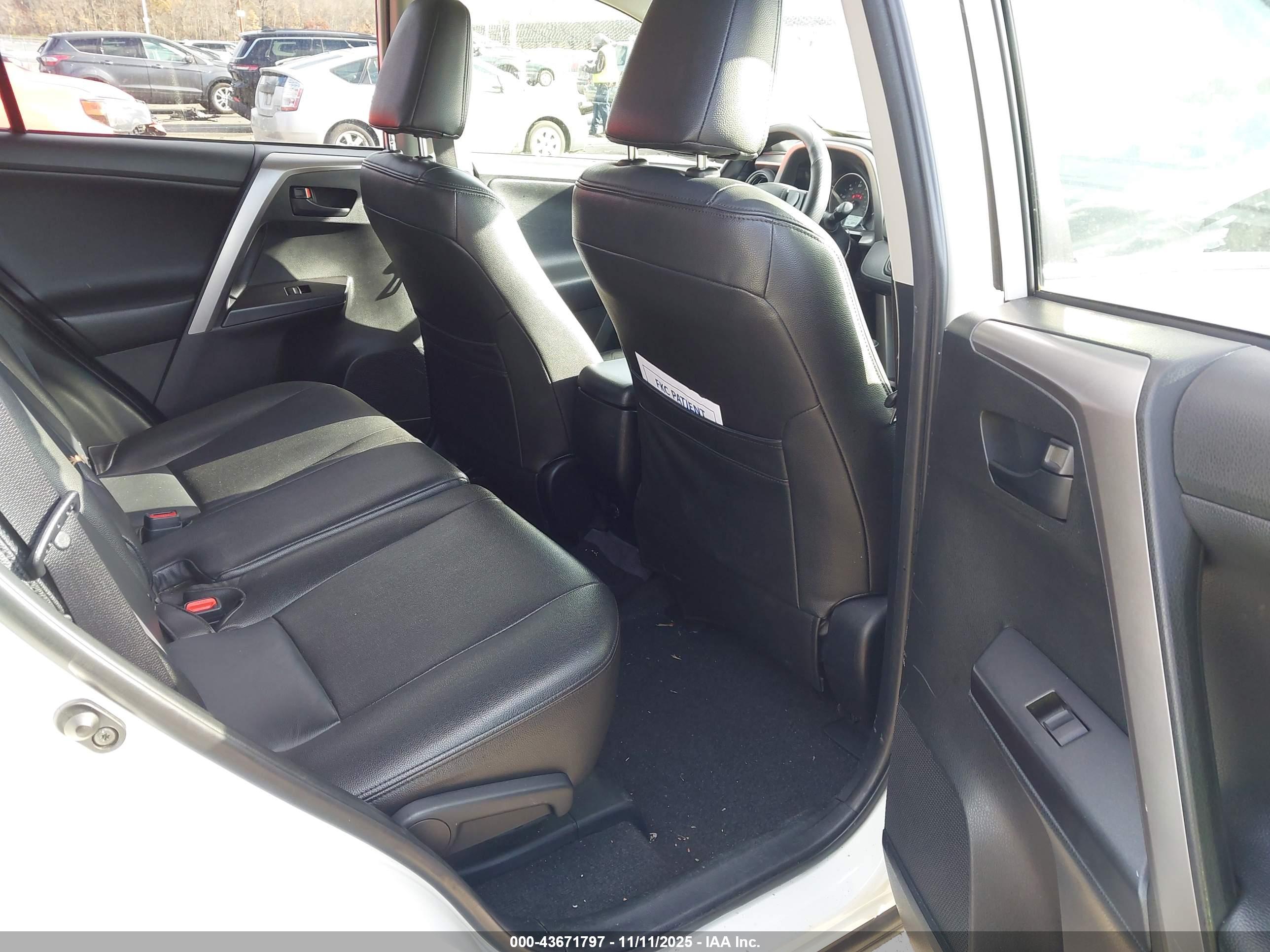 TOYOTA RAV4 image 8
