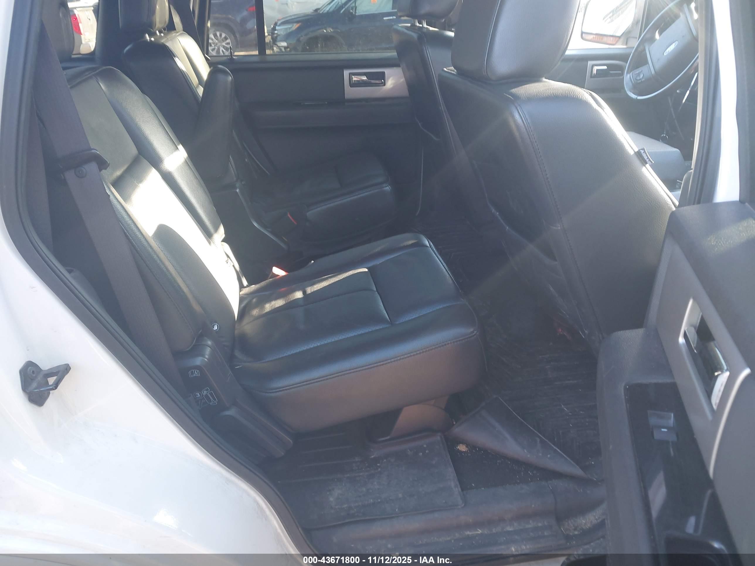 FORD EXPEDITION image 8