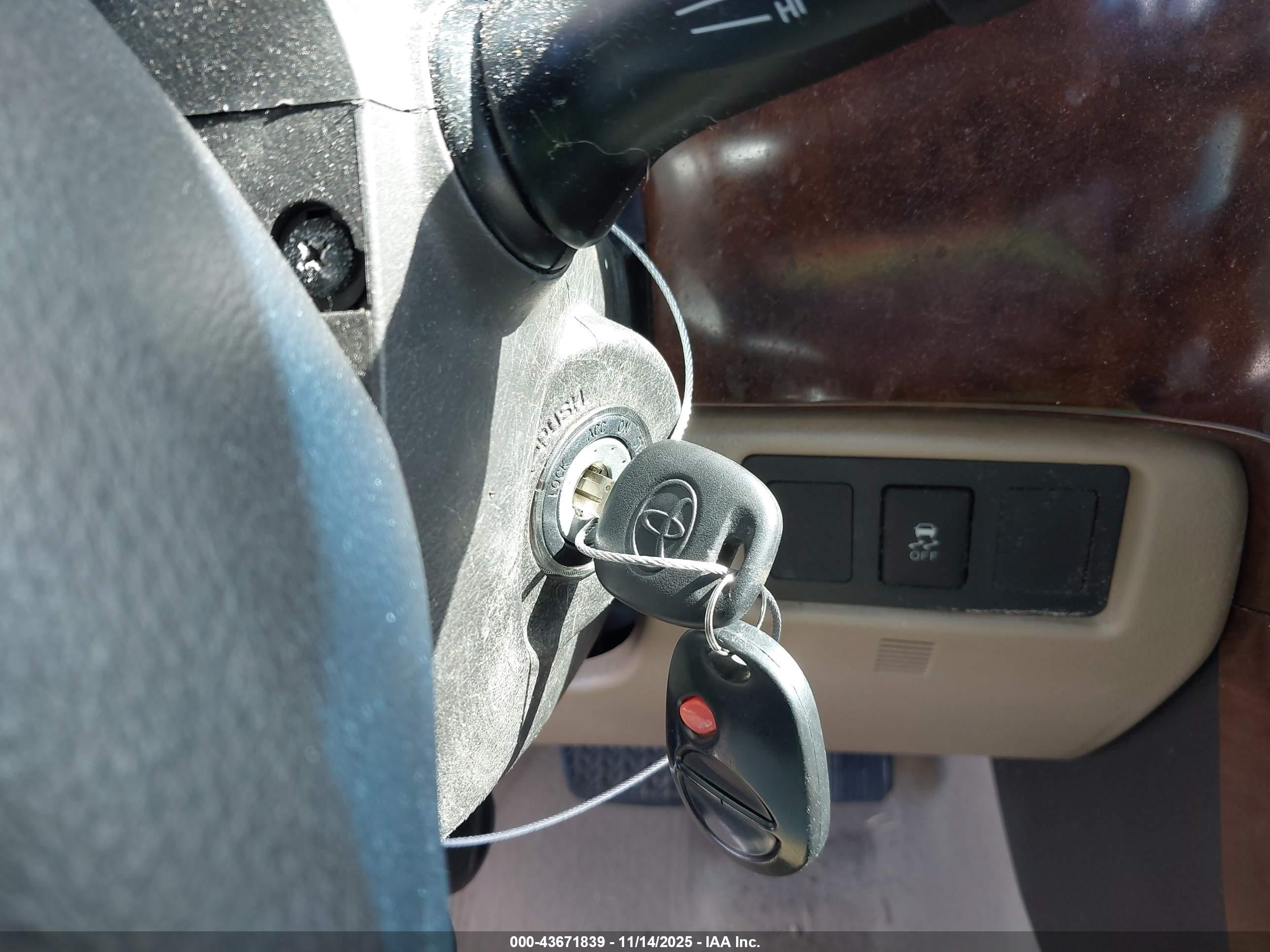 TOYOTA TUNDRA image 11