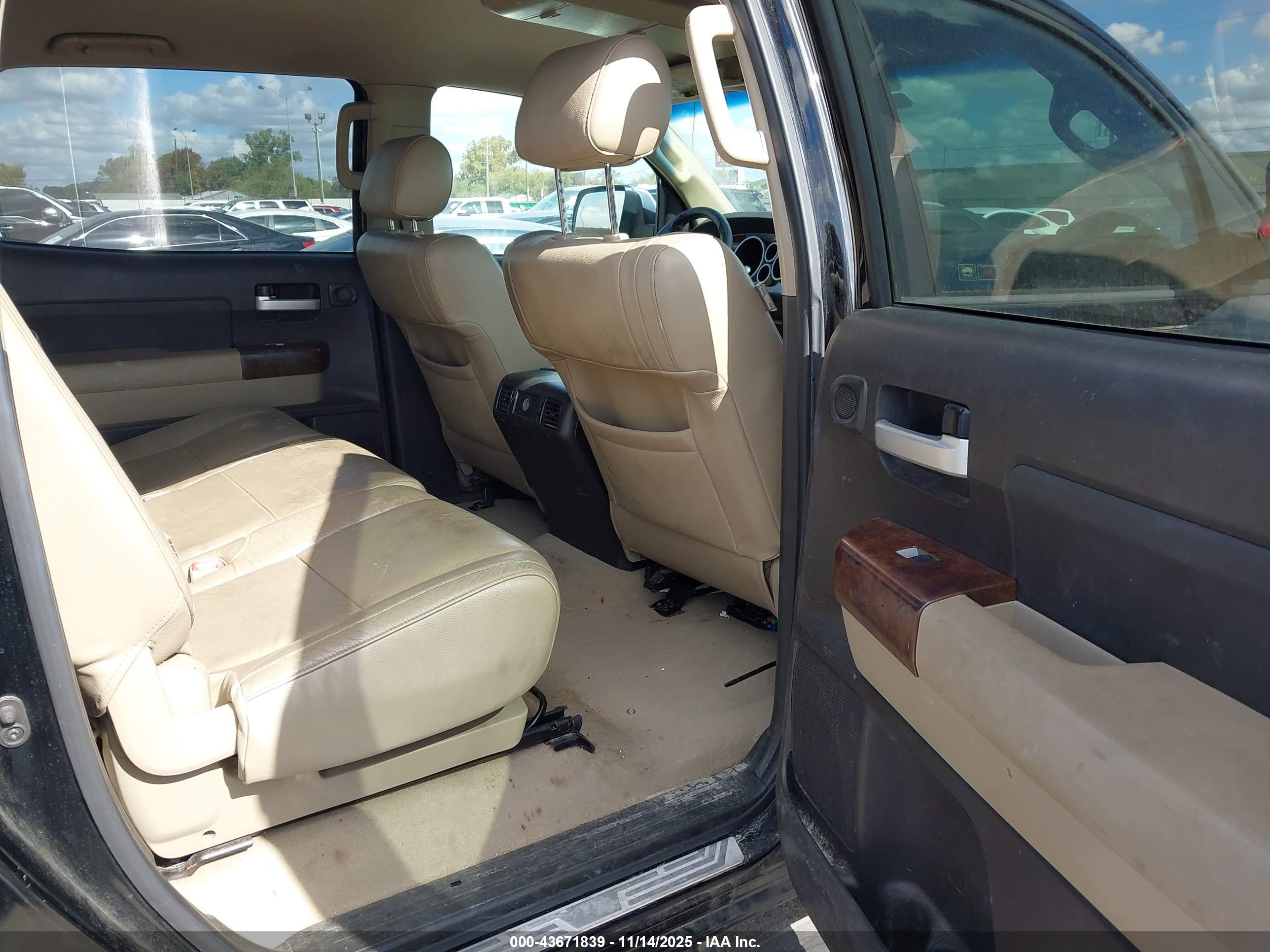 TOYOTA TUNDRA image 8