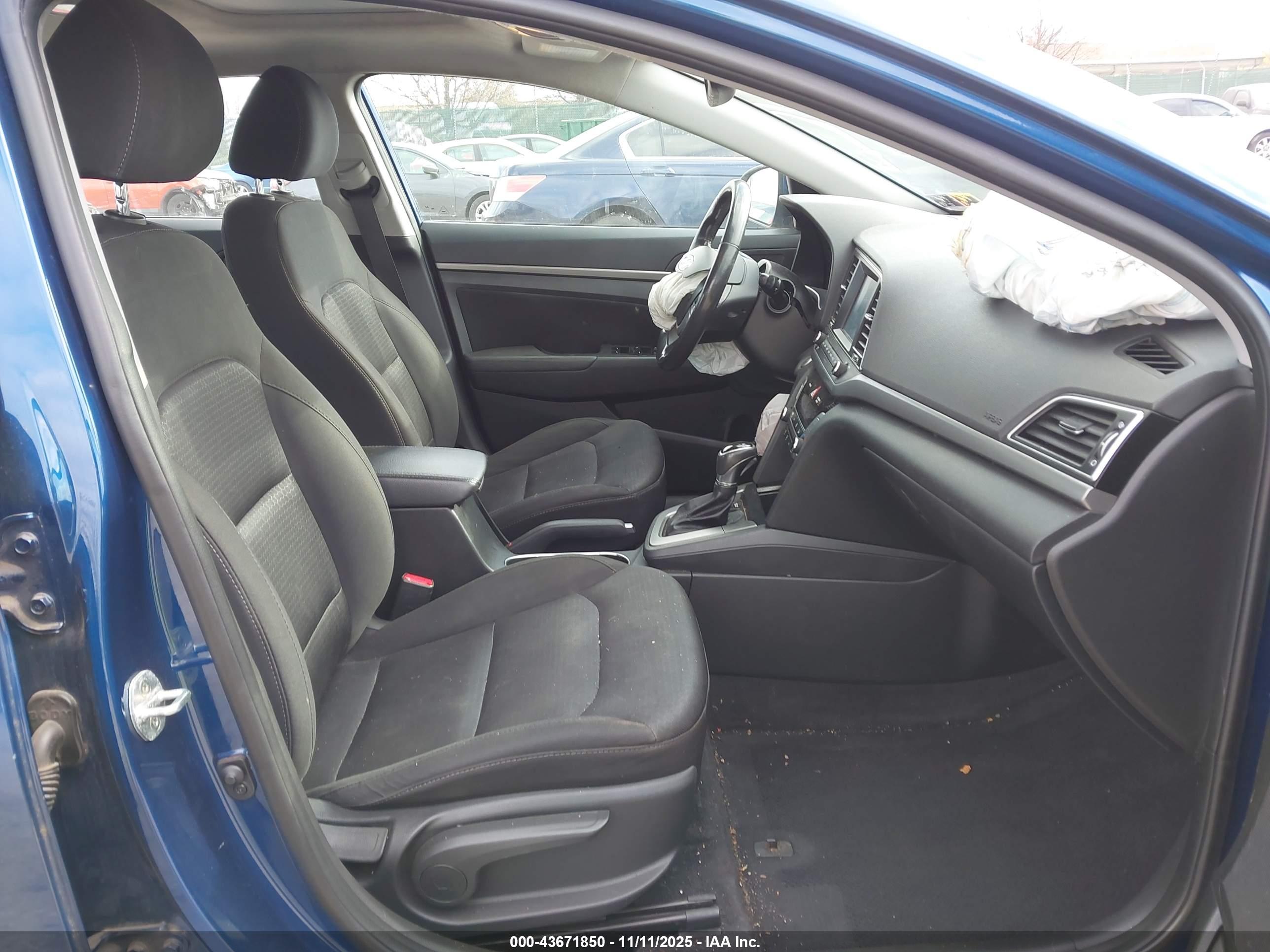 HYUNDAI ELANTRA image 5
