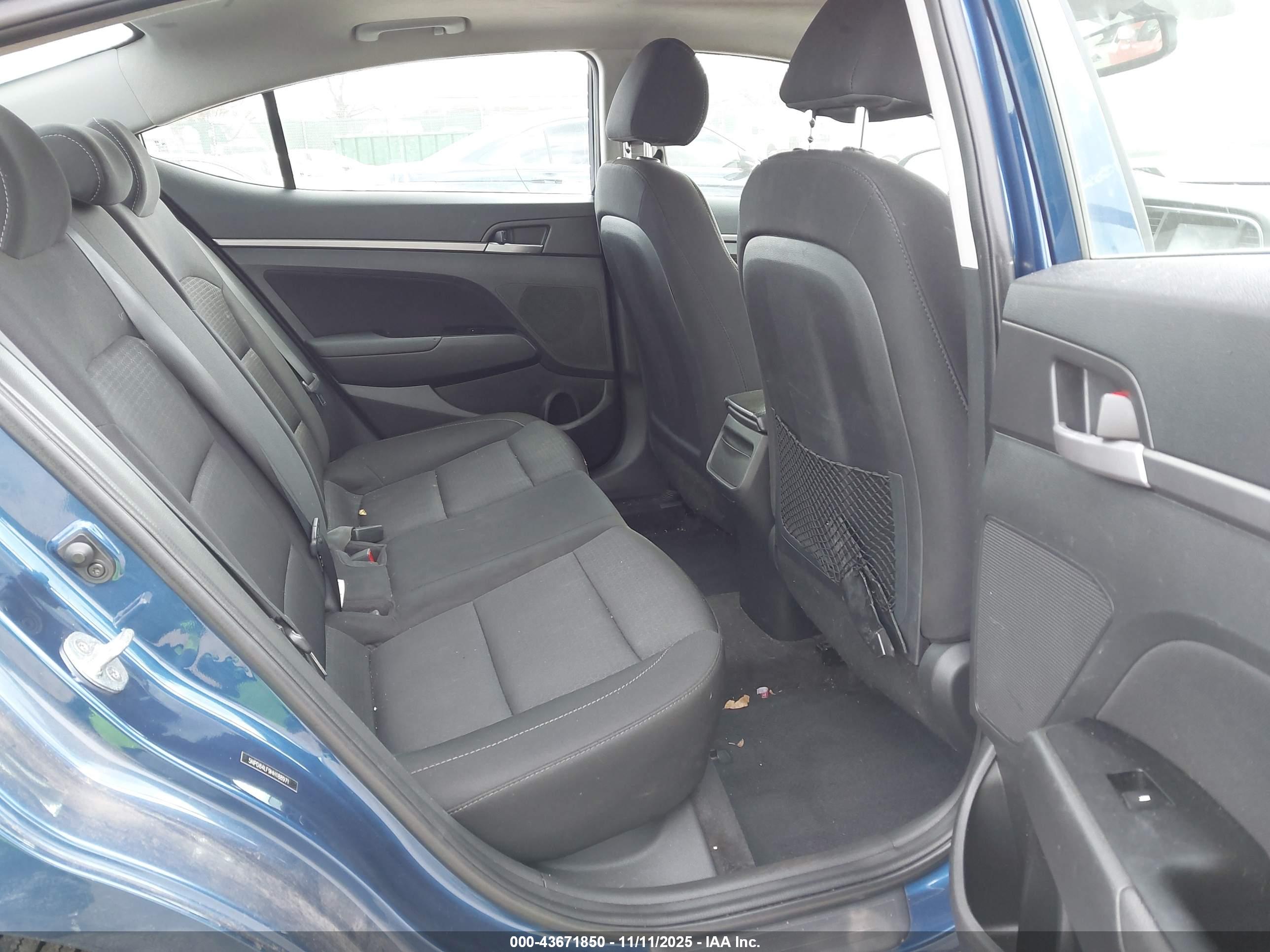 HYUNDAI ELANTRA image 8