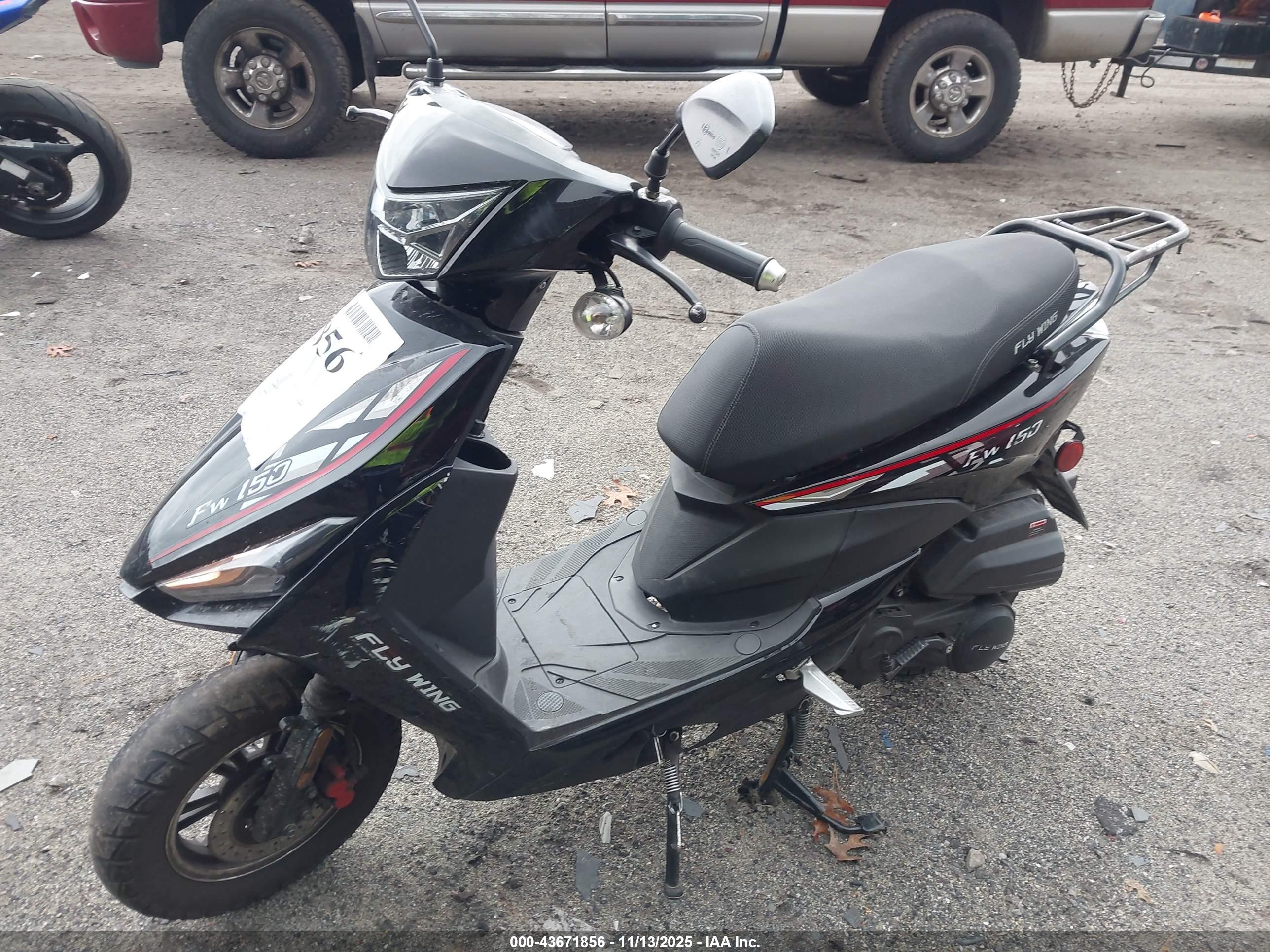 SCOOTER 150CC image 2