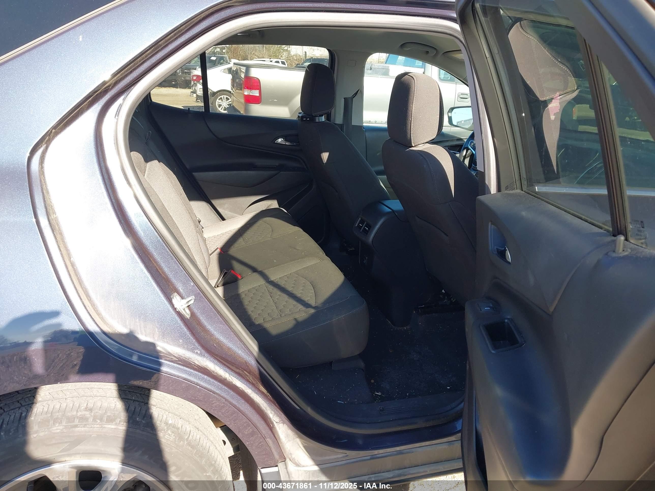 CHEVROLET EQUINOX image 8