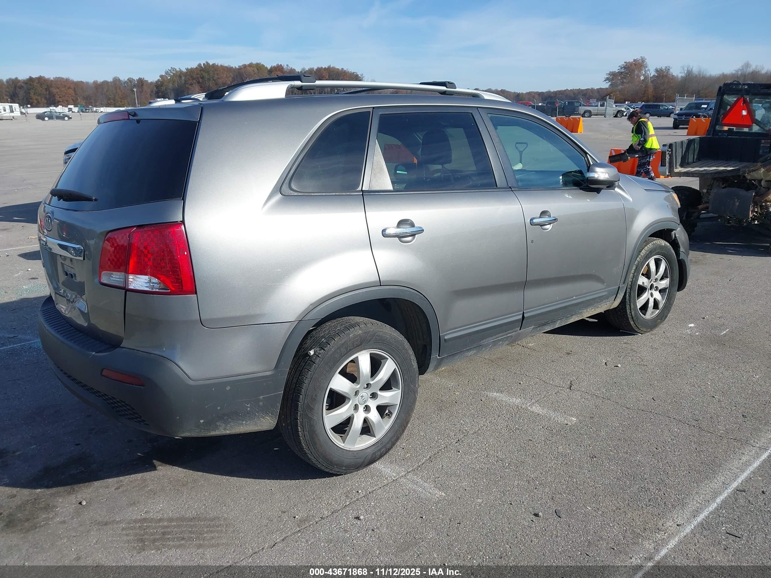 KIA SORENTO image 4