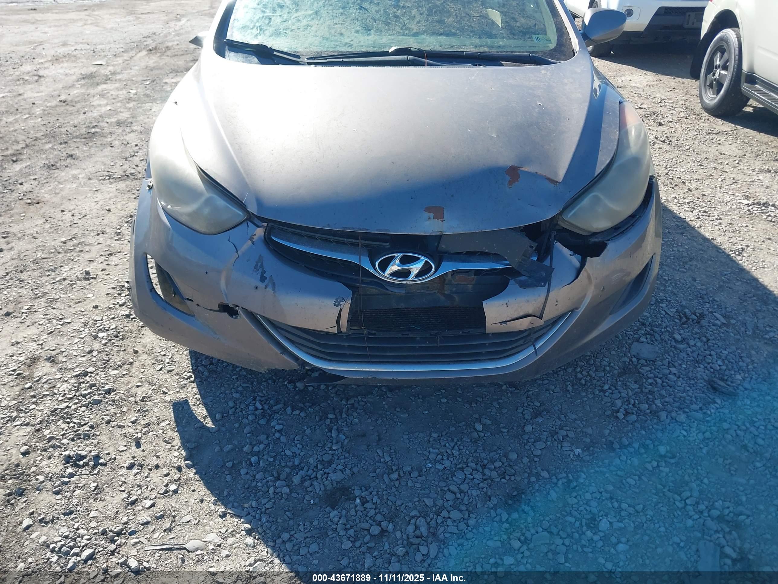 HYUNDAI ELANTRA image 6