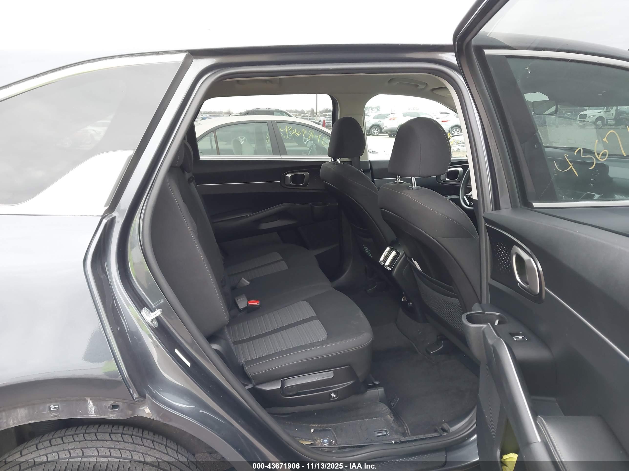 KIA SORENTO image 8