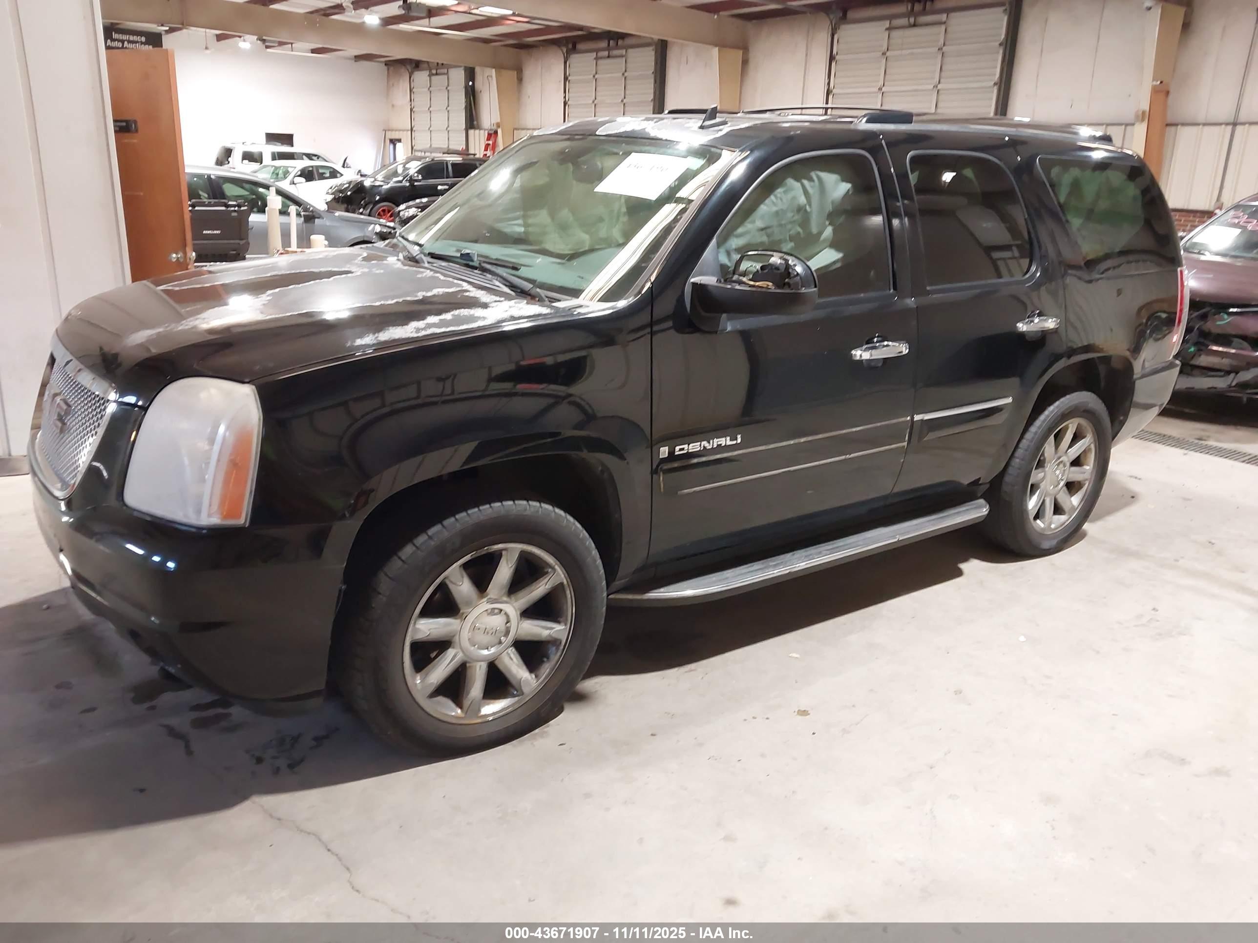 GMC YUKON image 2