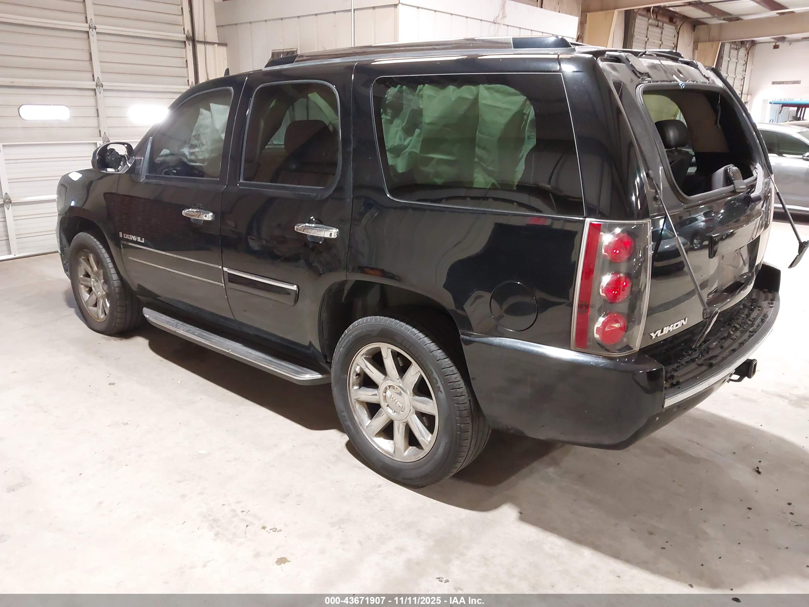 GMC YUKON image 3