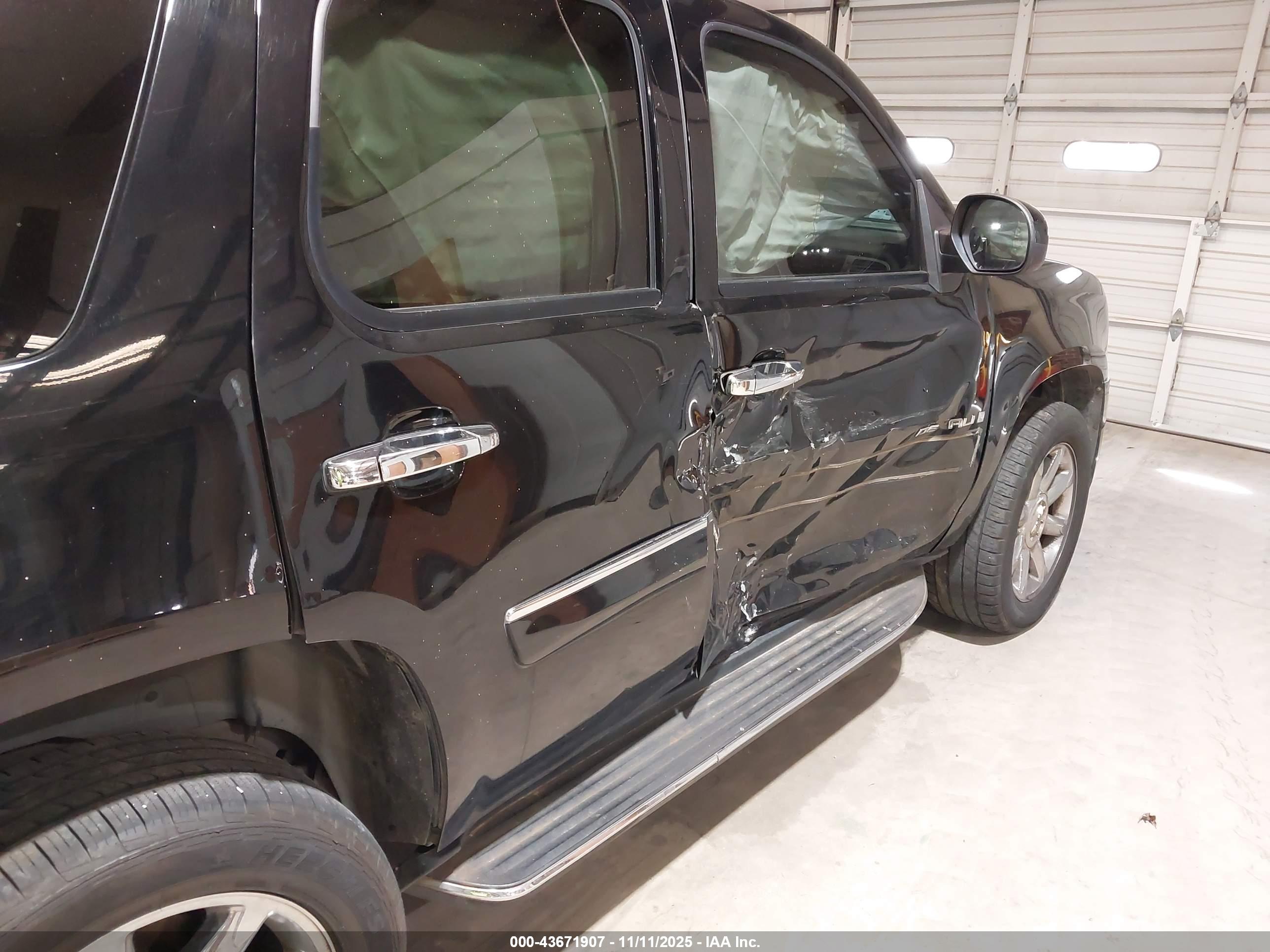 GMC YUKON image 6
