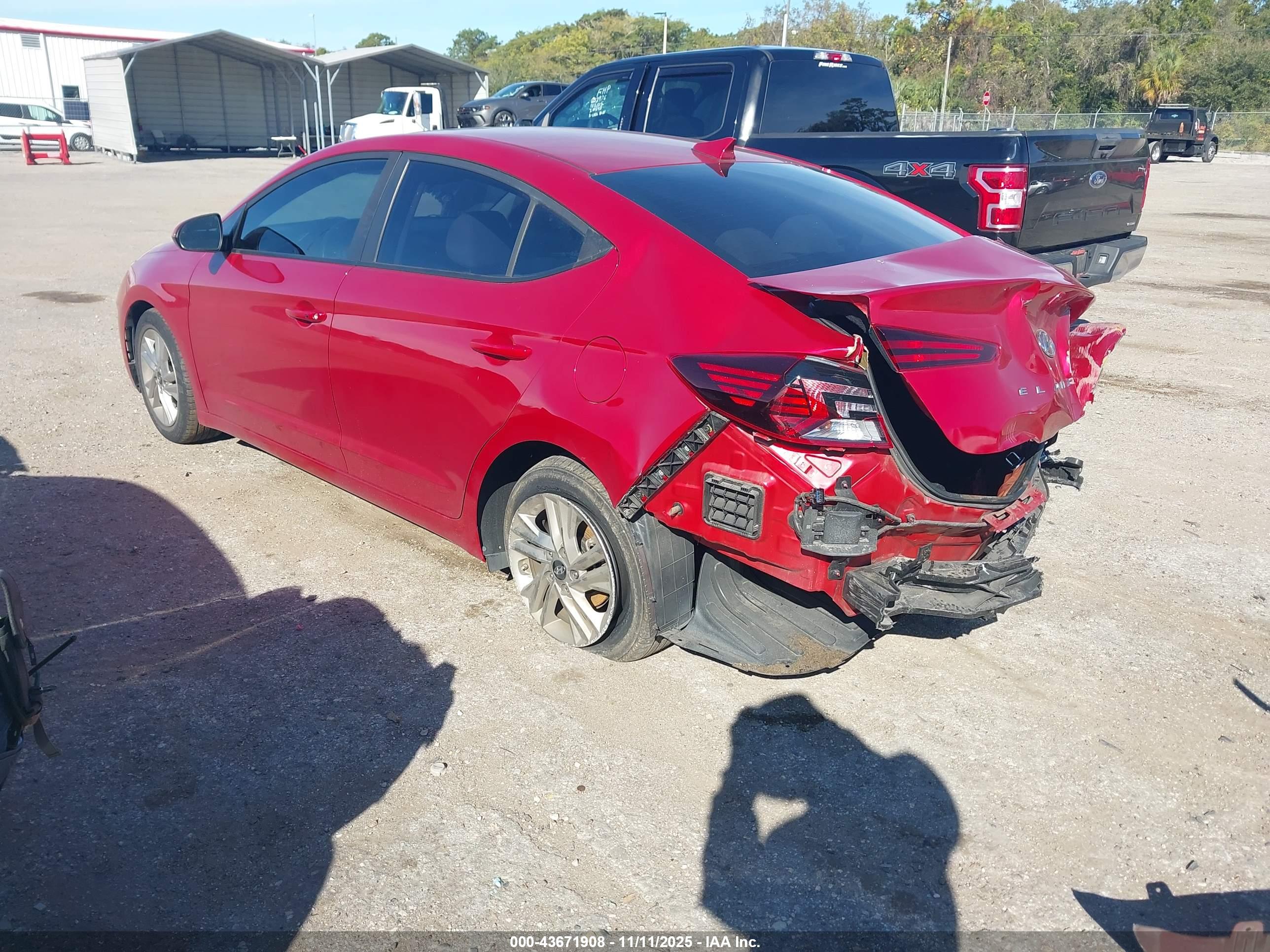 HYUNDAI ELANTRA image 3