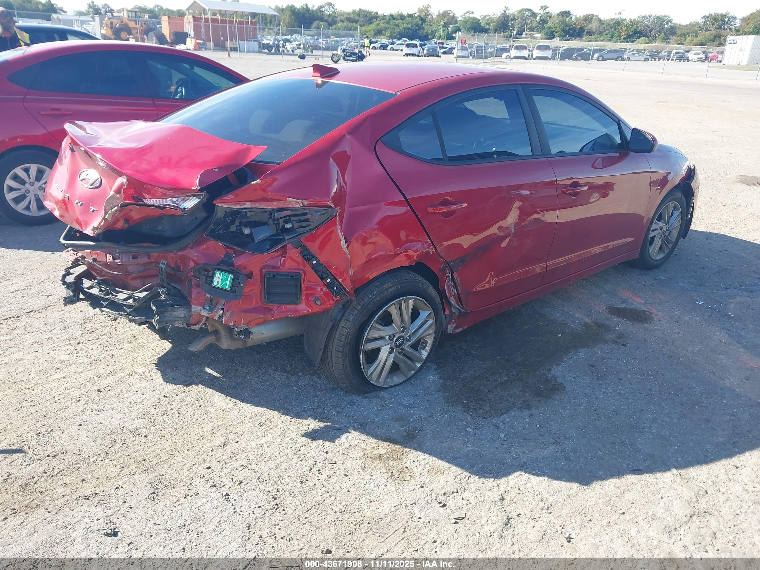 HYUNDAI ELANTRA image 4