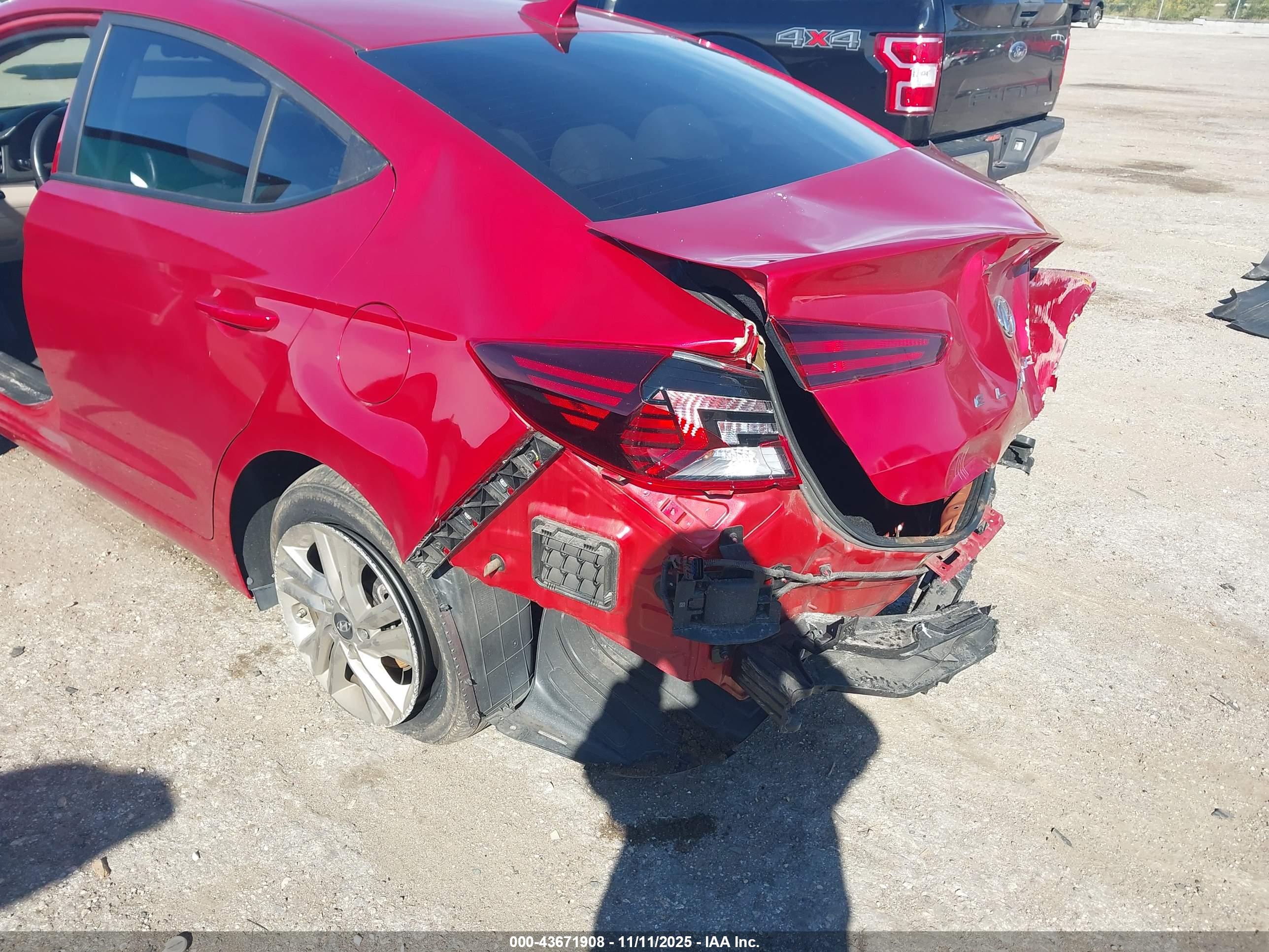 HYUNDAI ELANTRA image 6