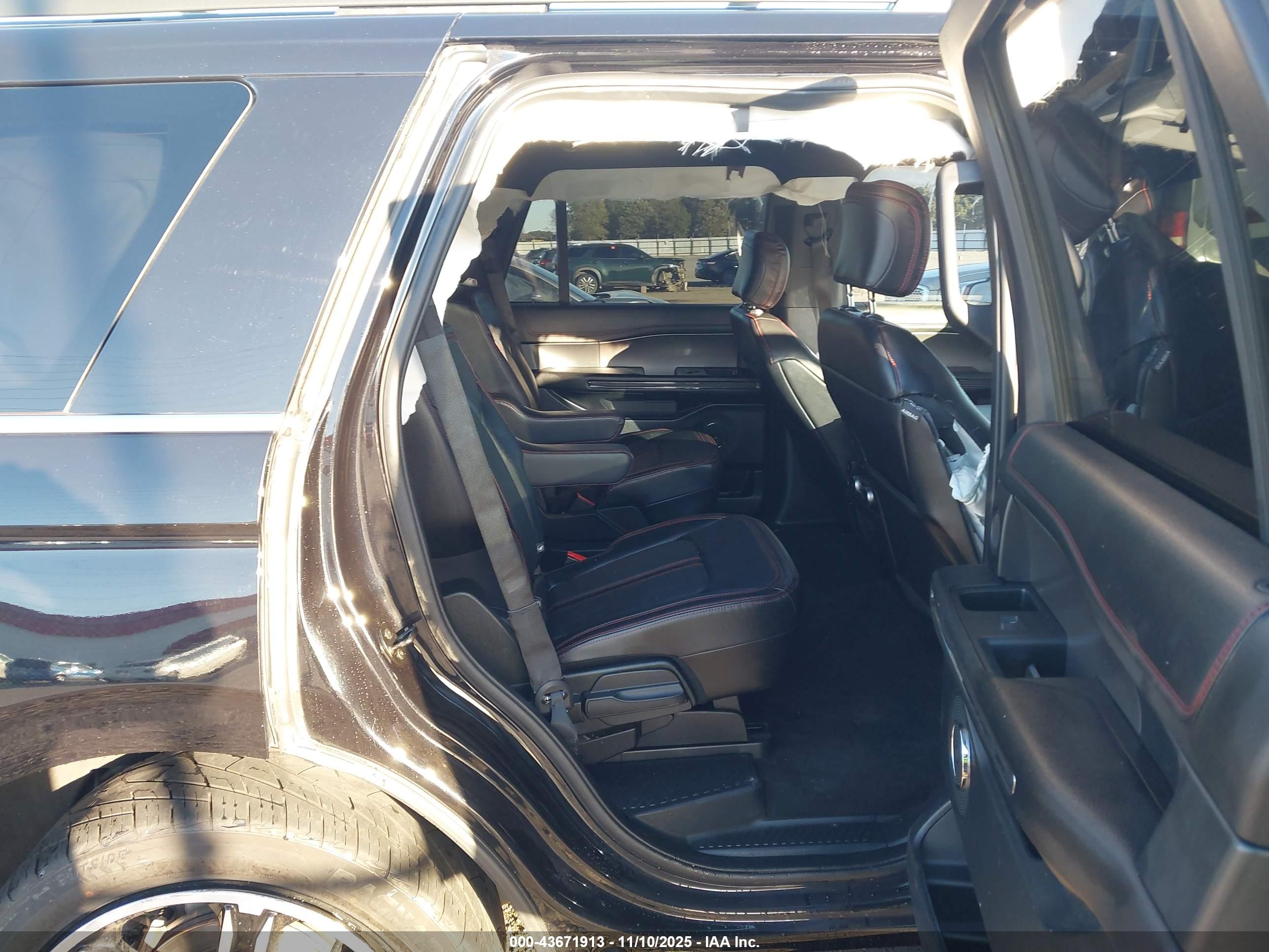 FORD EXPEDITION image 8