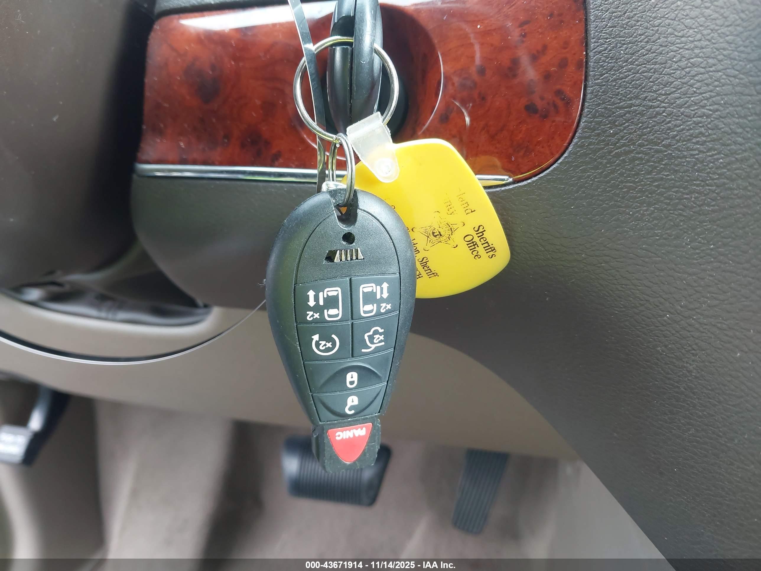 CHRYSLER TOWN image 11