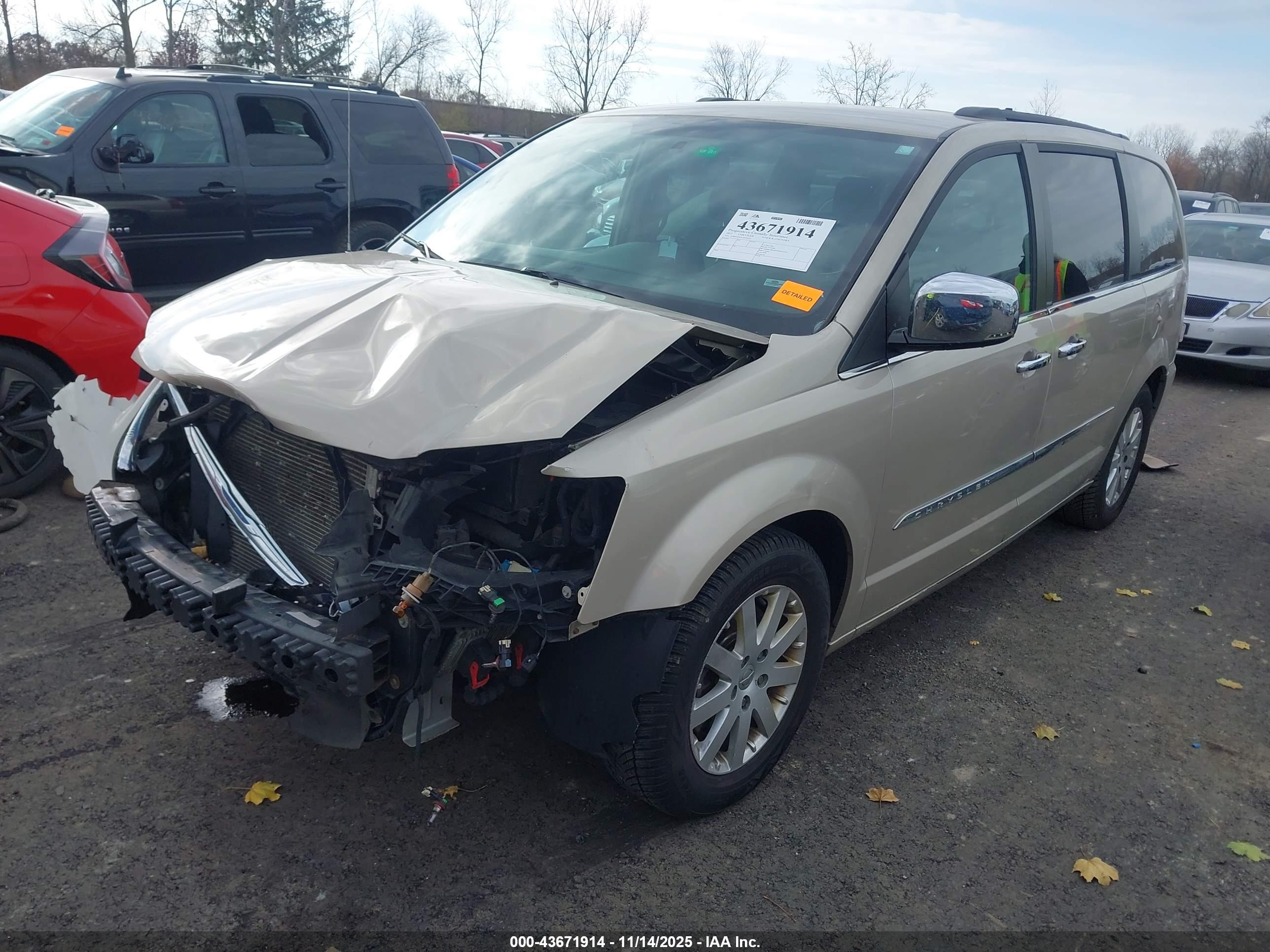 CHRYSLER TOWN image 2