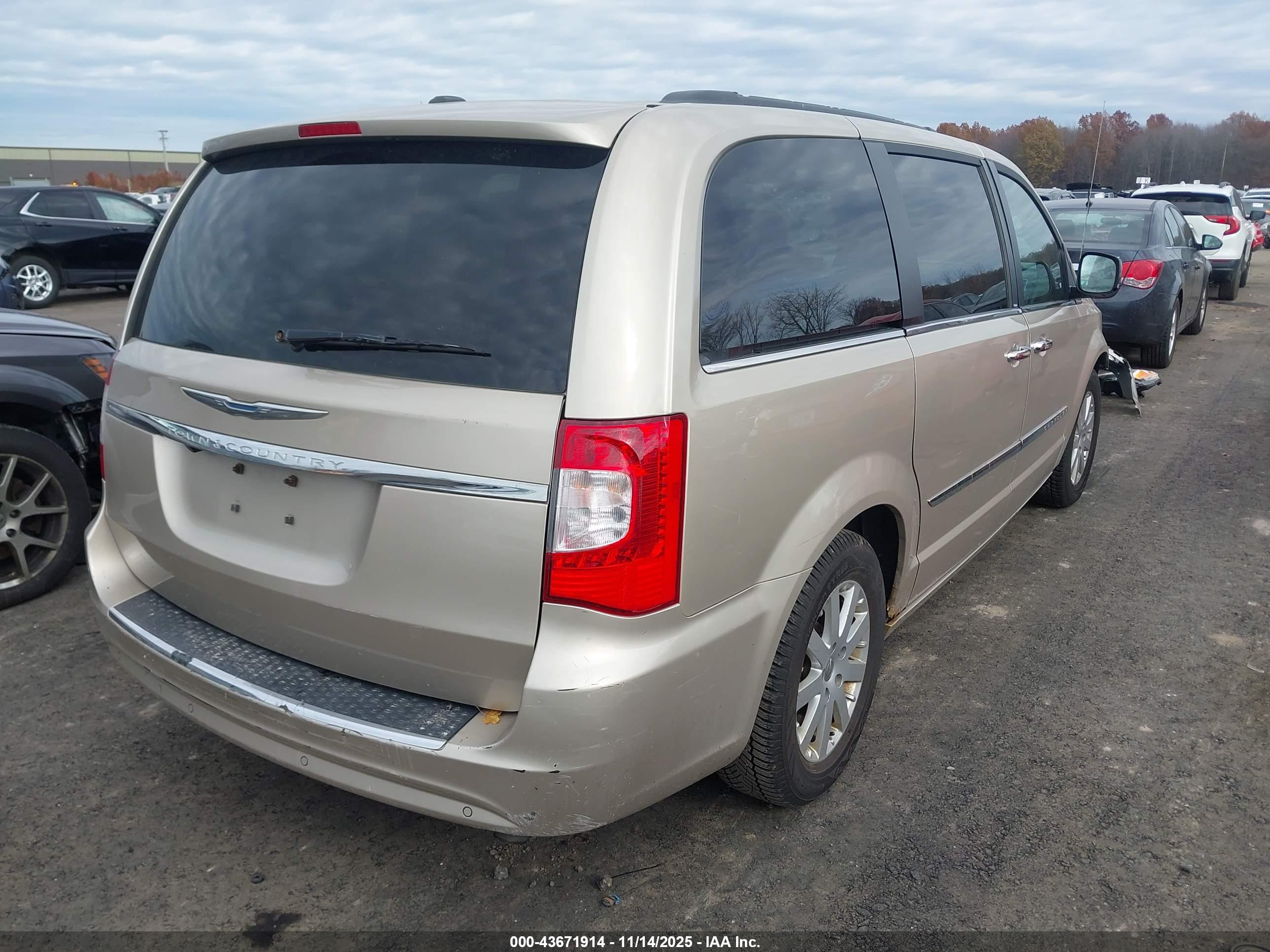 CHRYSLER TOWN image 4