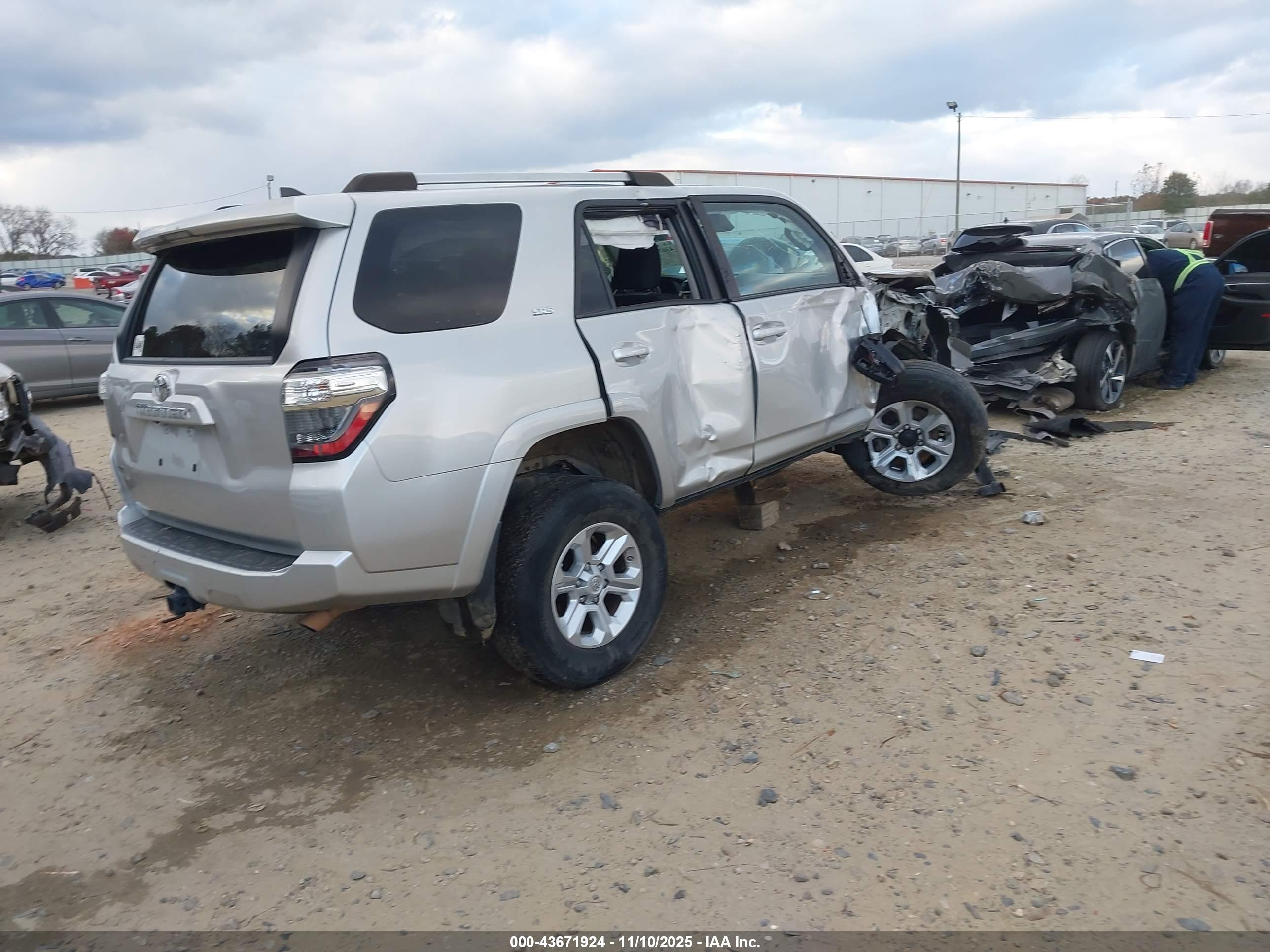 TOYOTA 4RUNNER image 4