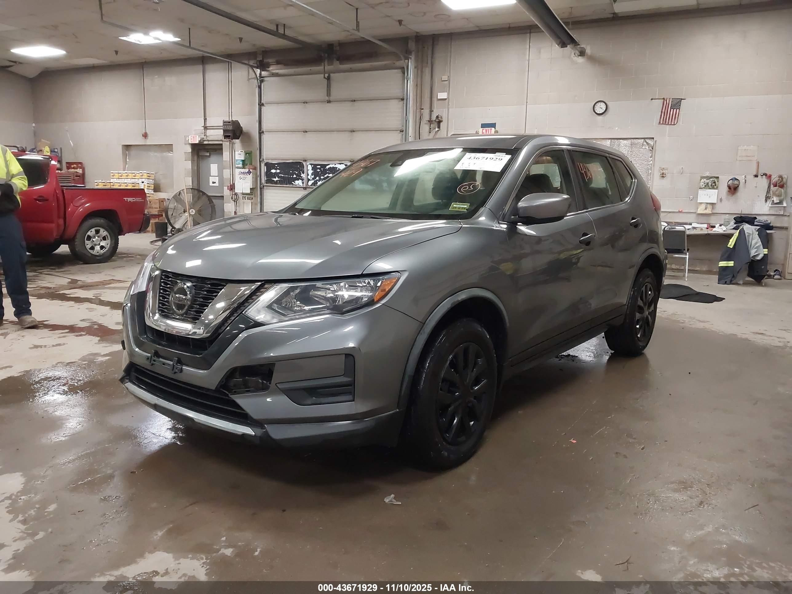 NISSAN ROGUE image 2