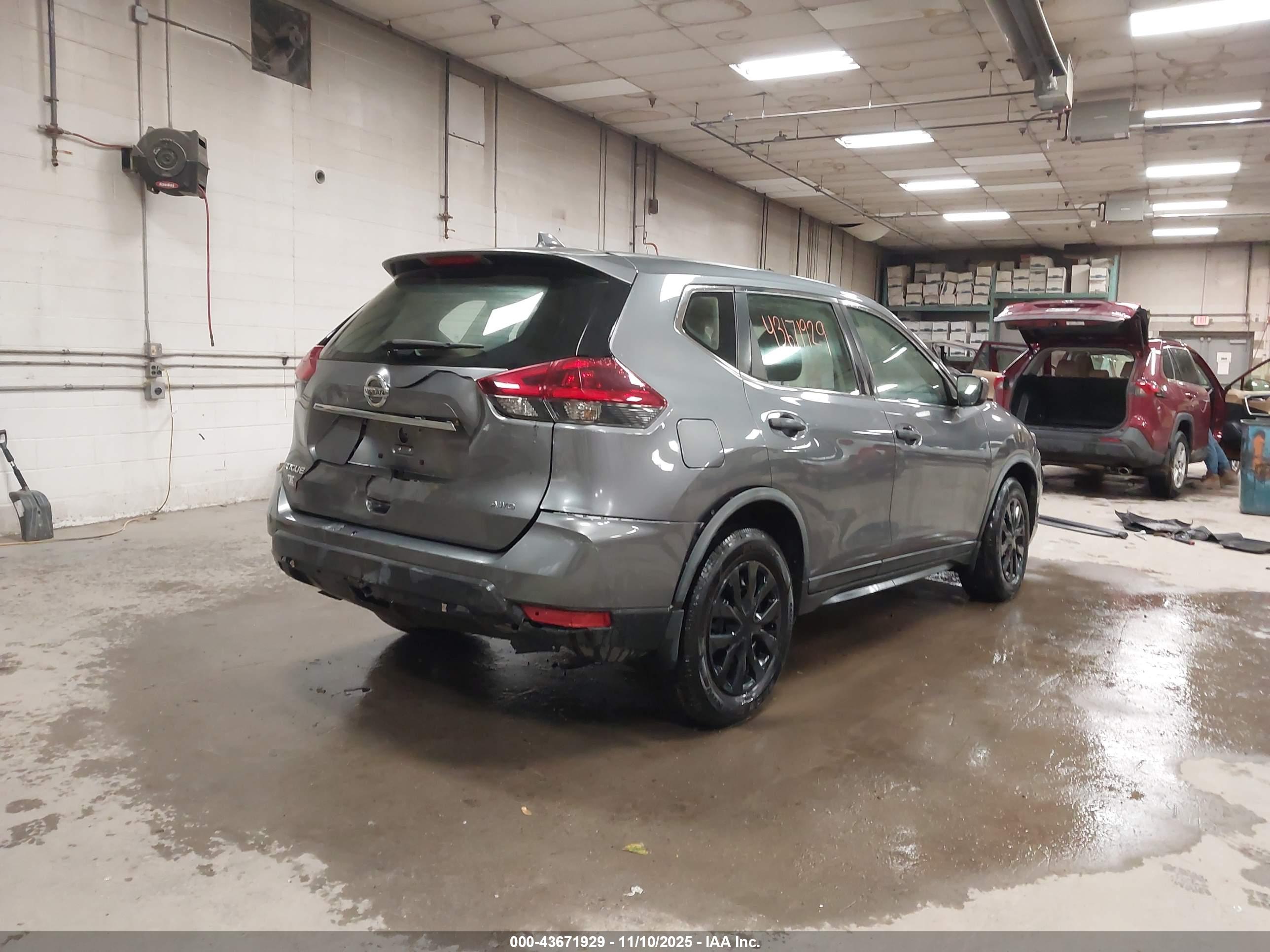 NISSAN ROGUE image 4
