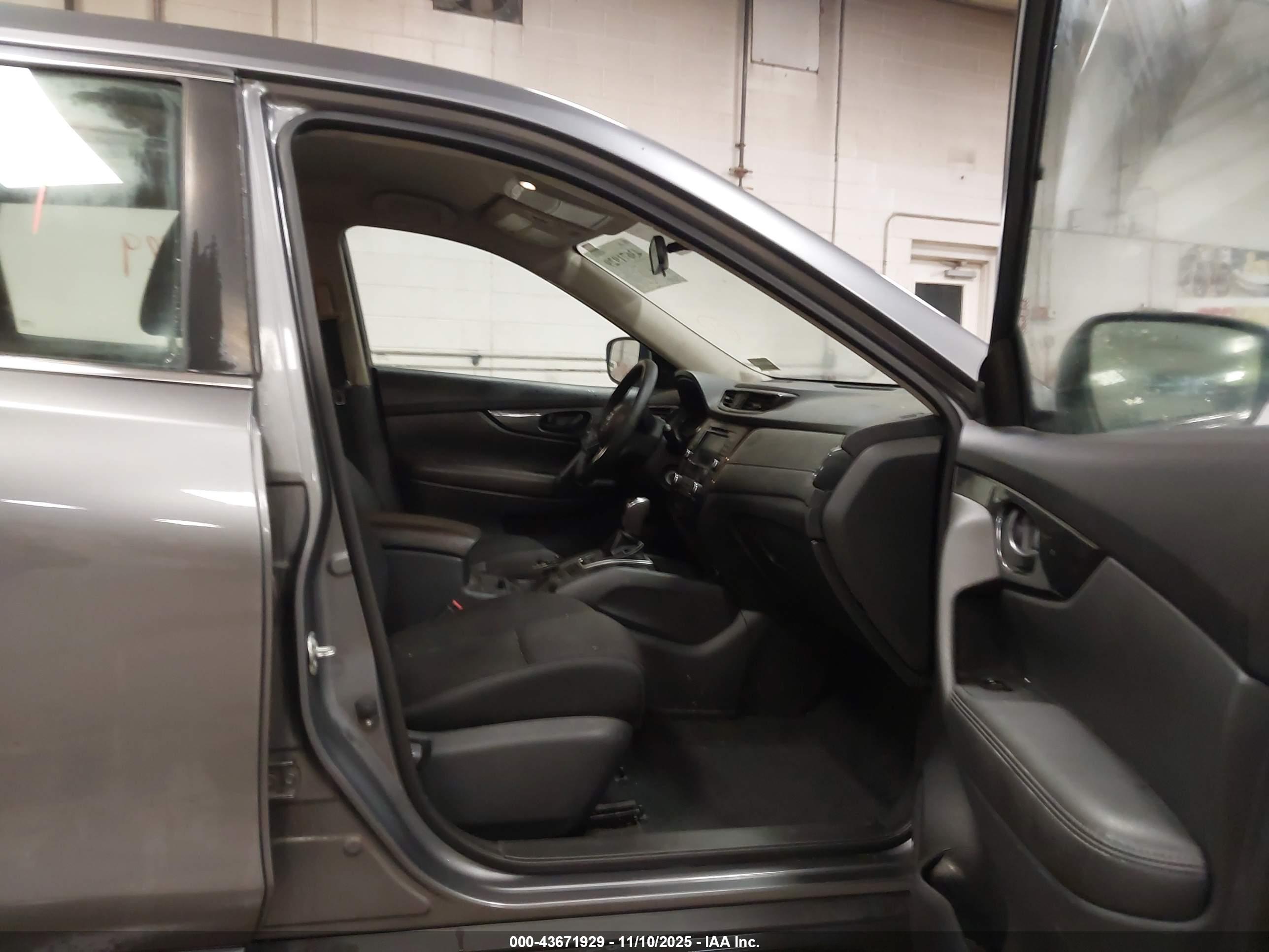 NISSAN ROGUE image 5