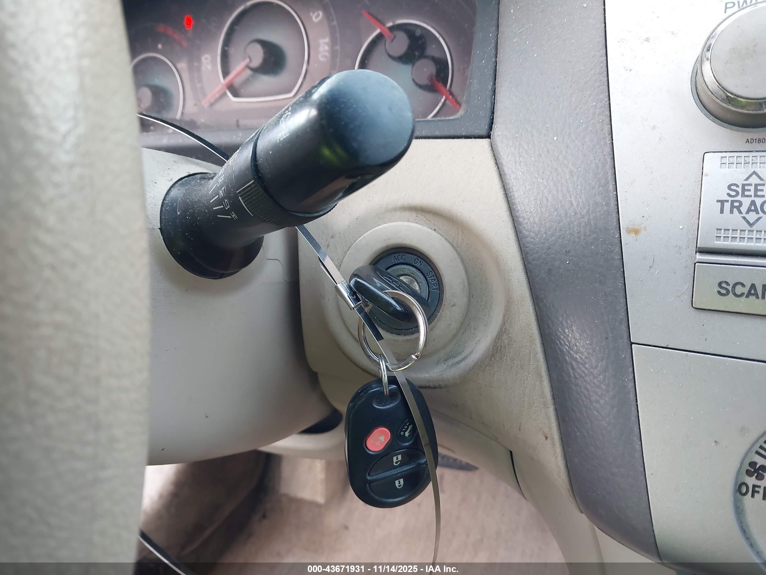 TOYOTA CAMRY image 11