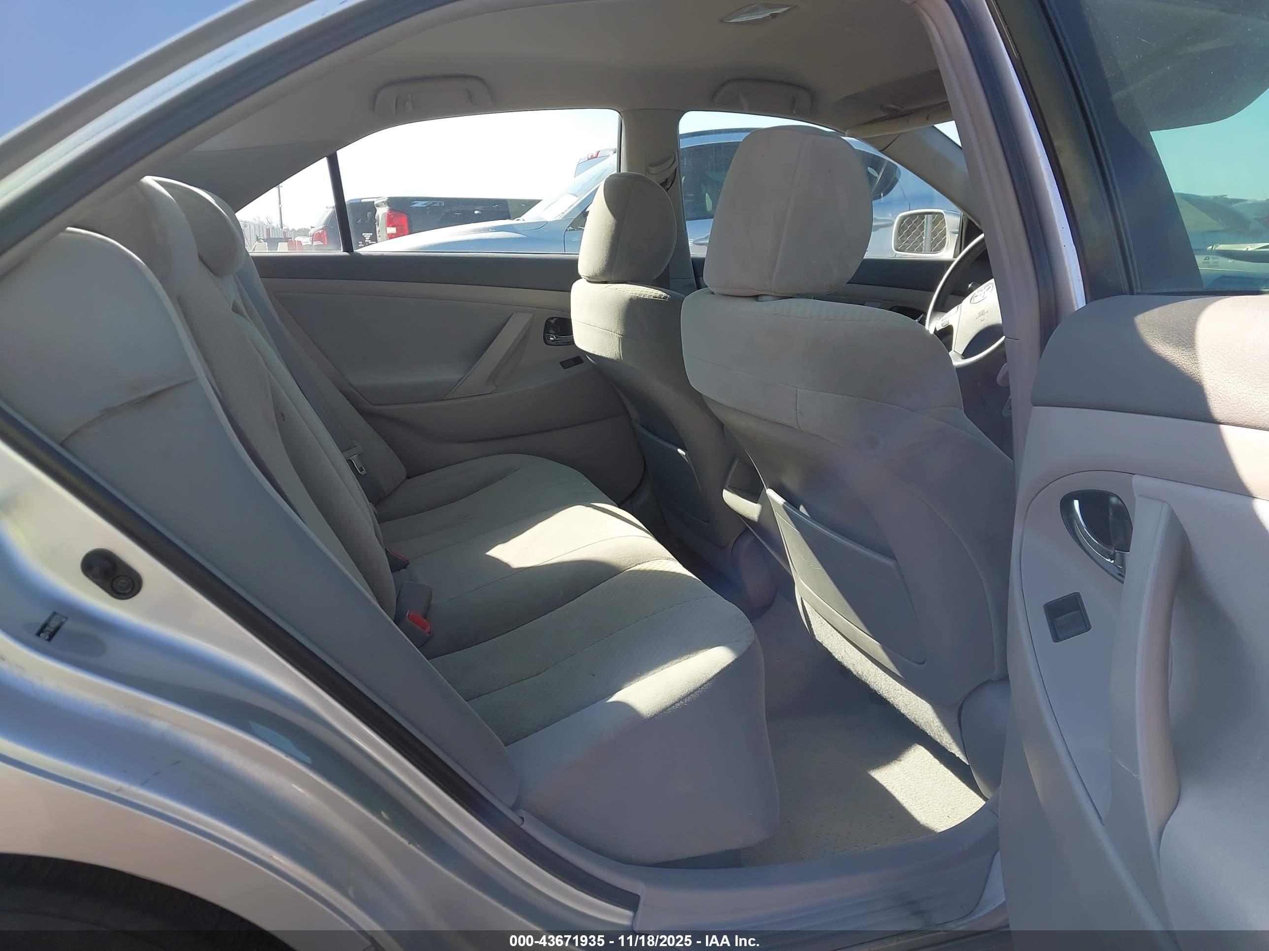 TOYOTA CAMRY image 8