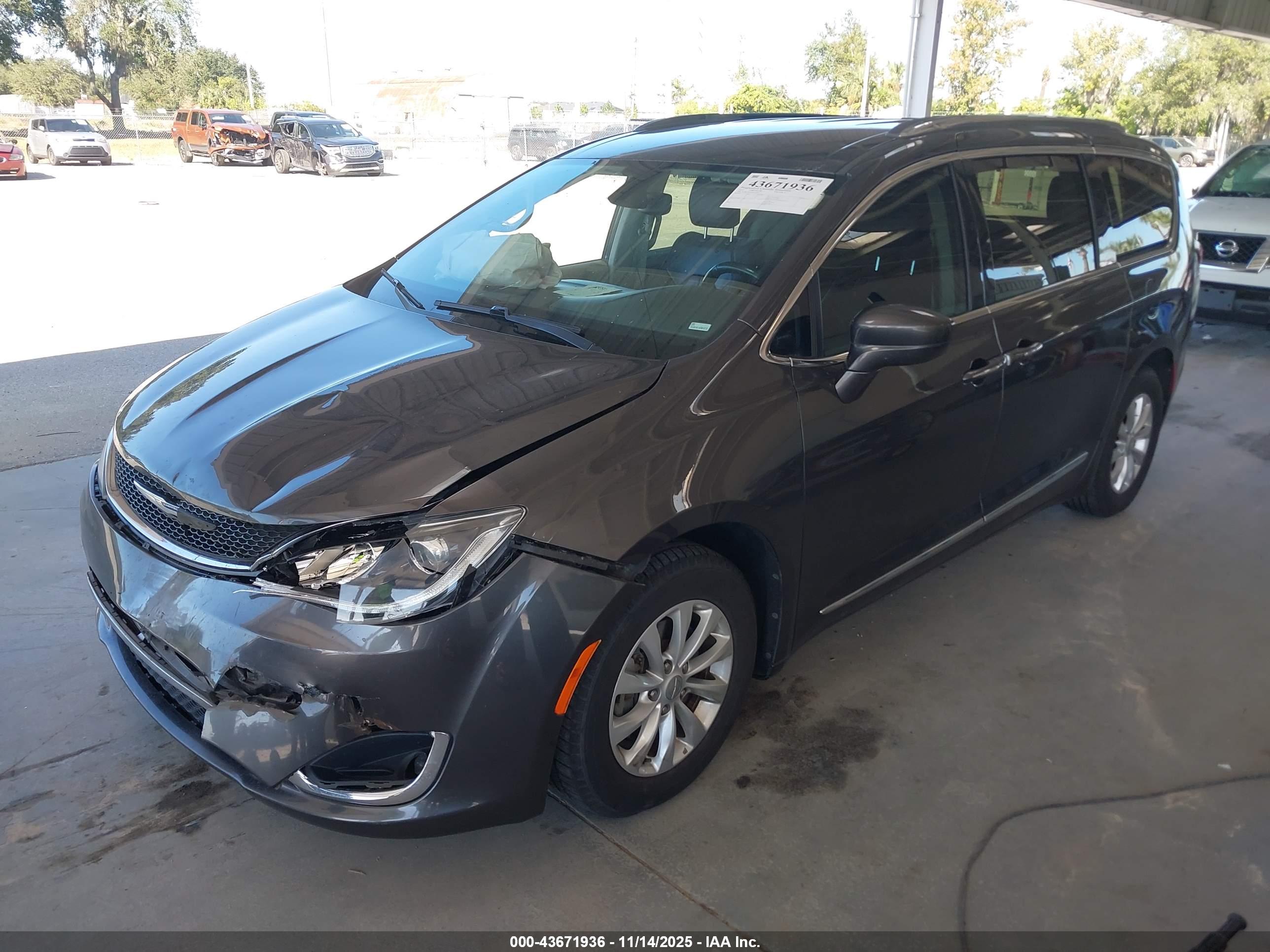 CHRYSLER PACIFICA image 2